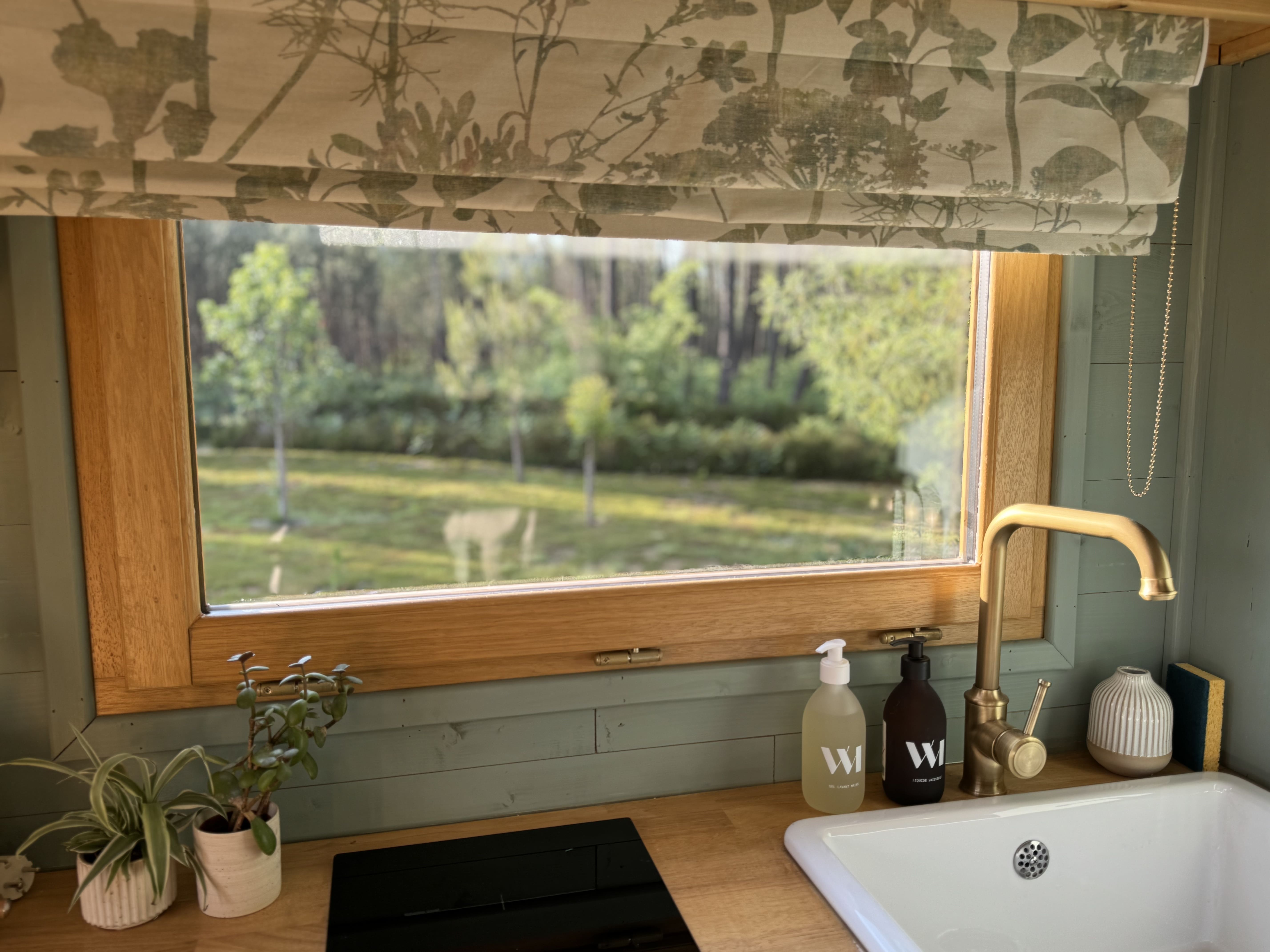 La Roulotte Findhorn : une escapade insolite en Aquitaine à Onesse-Laharie — cuisine