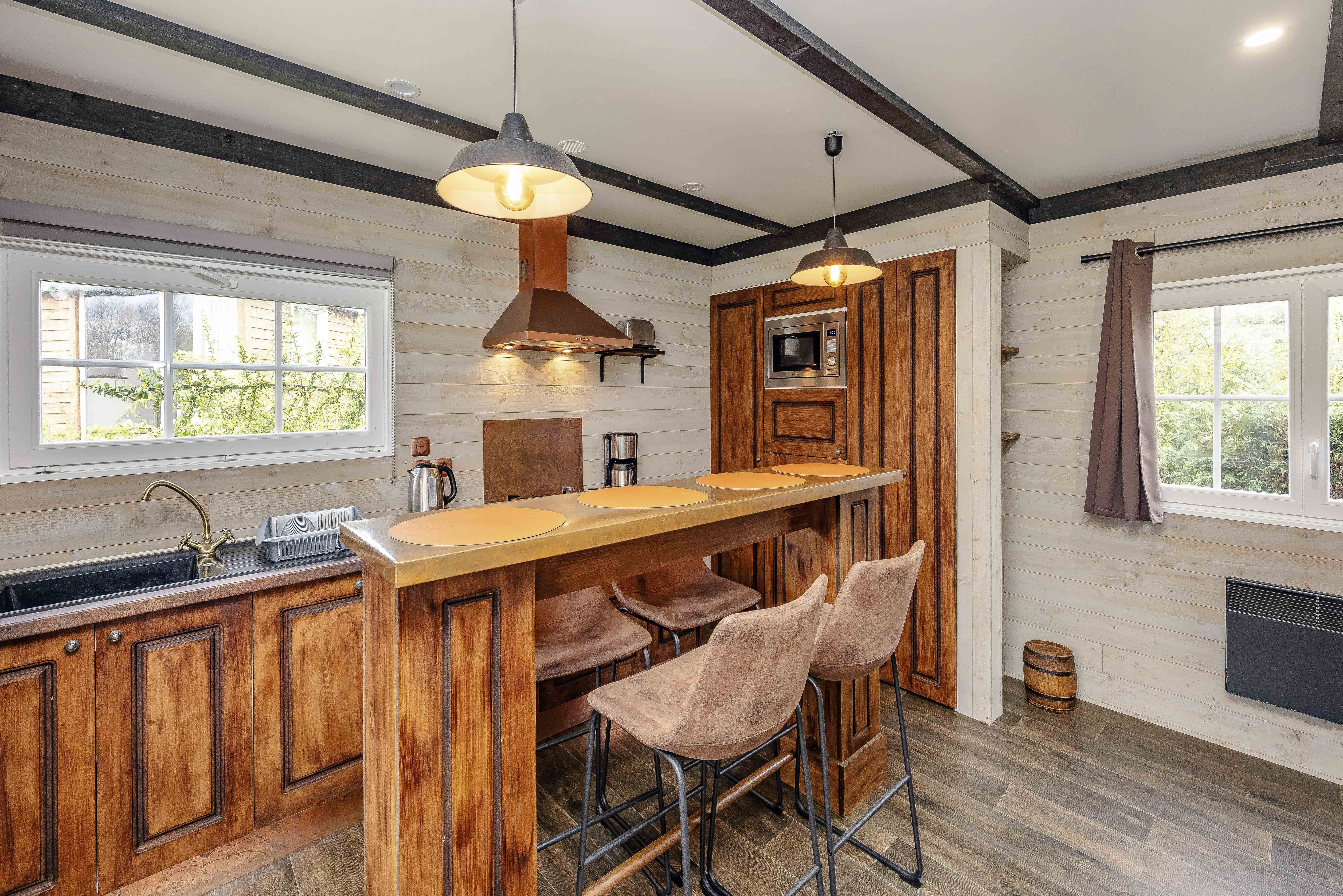Mobil-home Saloon & SPA privatif — Cabane avec spa à Les Auzerals, Tarn à Rabastens — salle de bain
