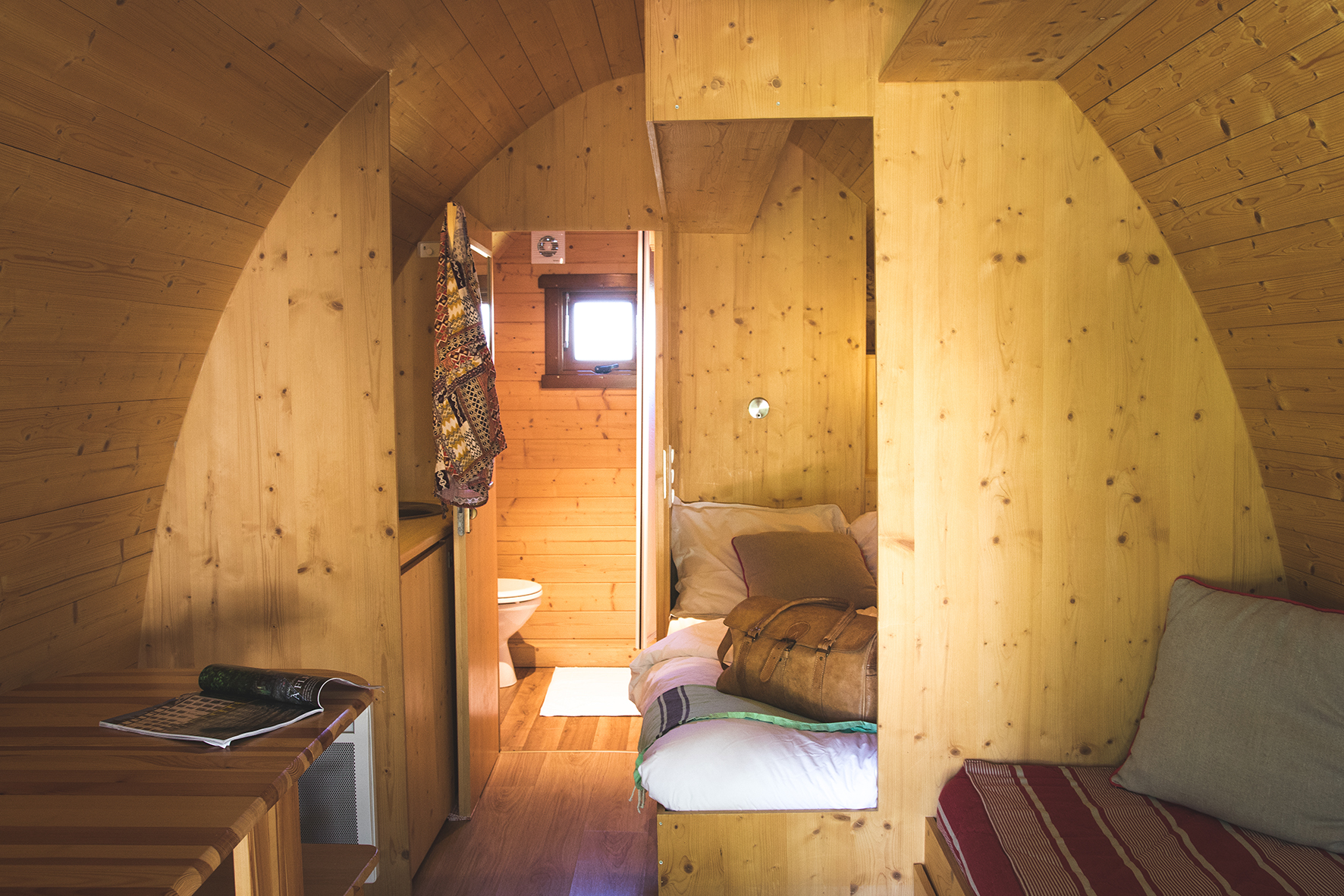 Cabane forestière : une immersion au cœur de la nature à Angé — espace de vie