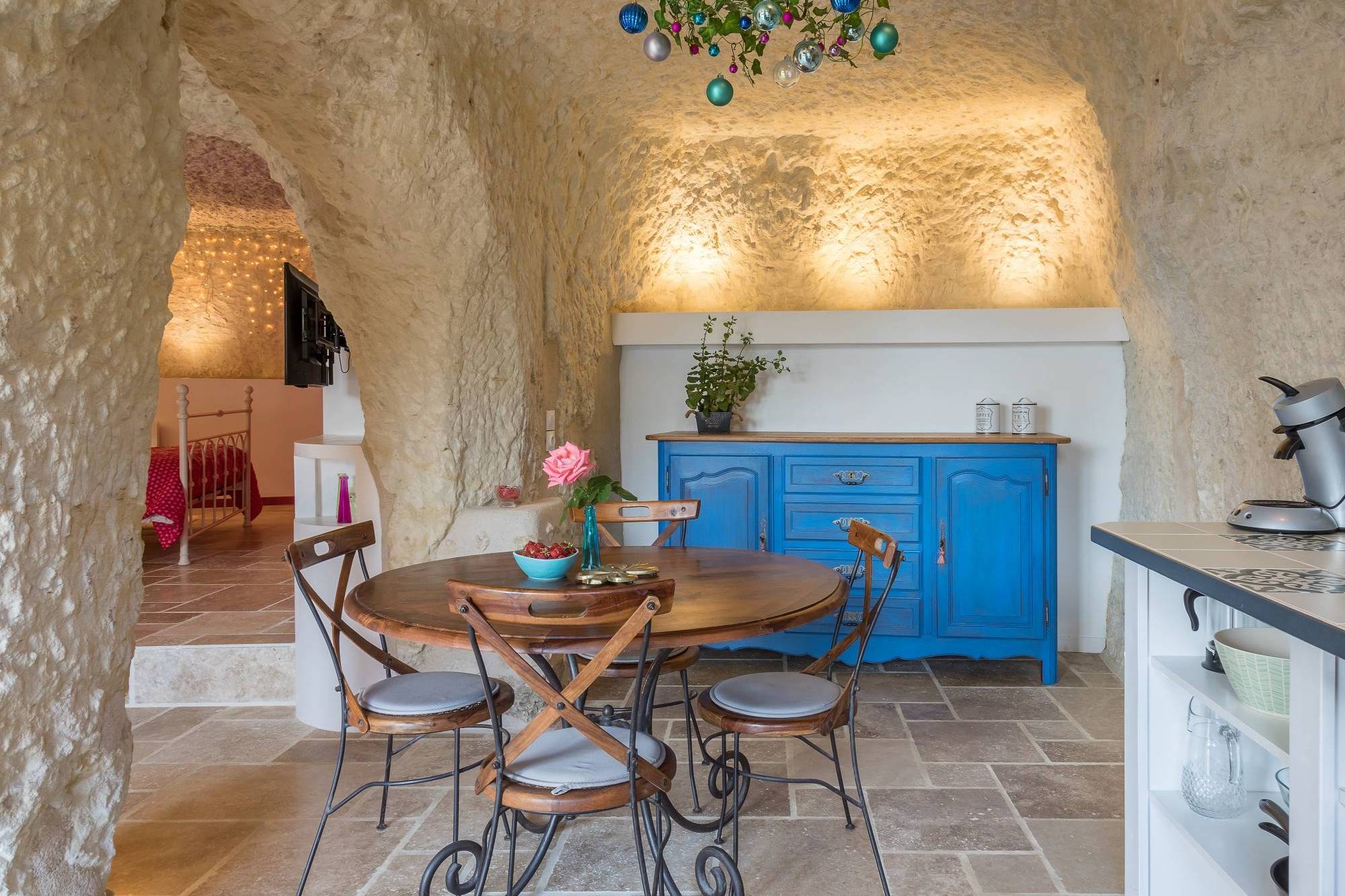 Évasion dans une maison troglodyte au cœur du Val de Loire à Noizay — détail architectural