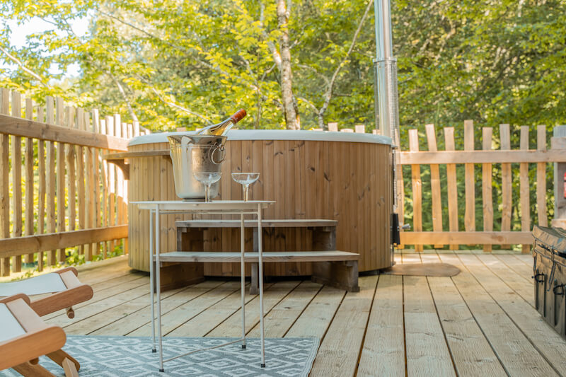 Cabanon Perché — Cabane dans les arbres avec spa à Château de Memanat à Chavanat — vue depuis la terrasse