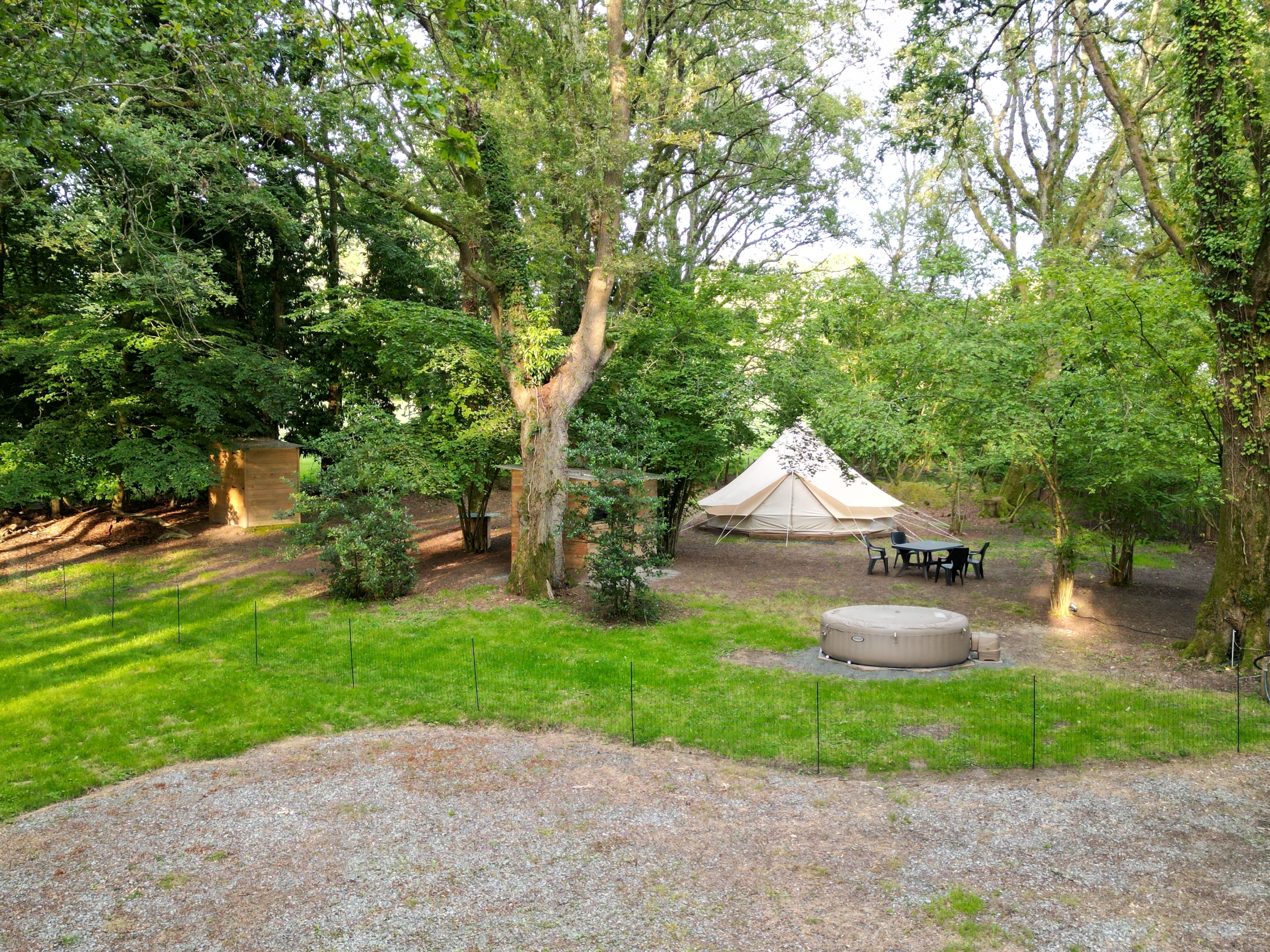 Un tipi enchanteur avec spa privatif en Pays de la Loire à Treillières — cuisine