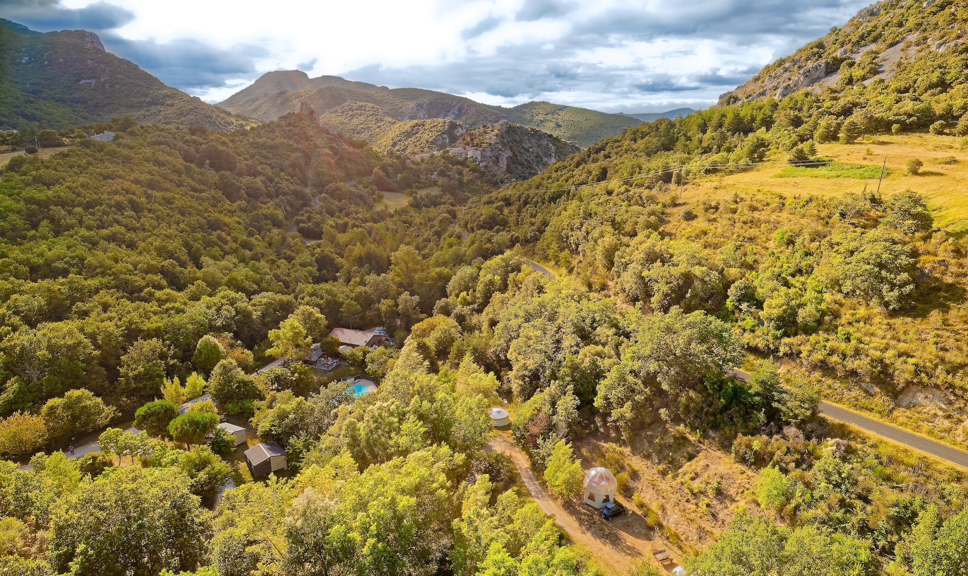 Safari Lodge — Confortable Lodge avec Spa à Fenouillet (Pyrénées-Orientales) à Fenouillet — détail architectural