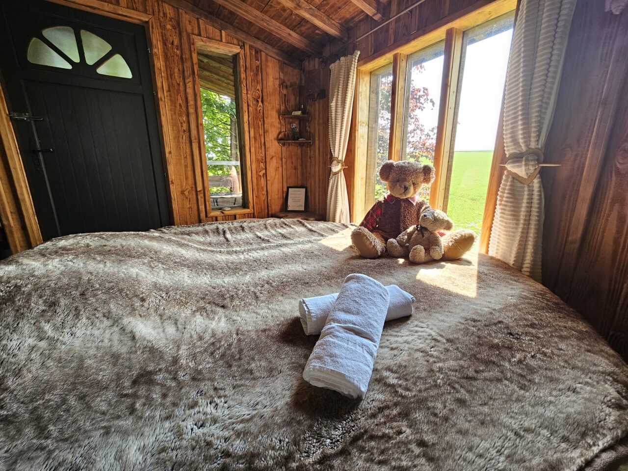 L'Ourson Love : une cabane sur pilotis au cœur de la Picardie à Essuiles — détail architectural