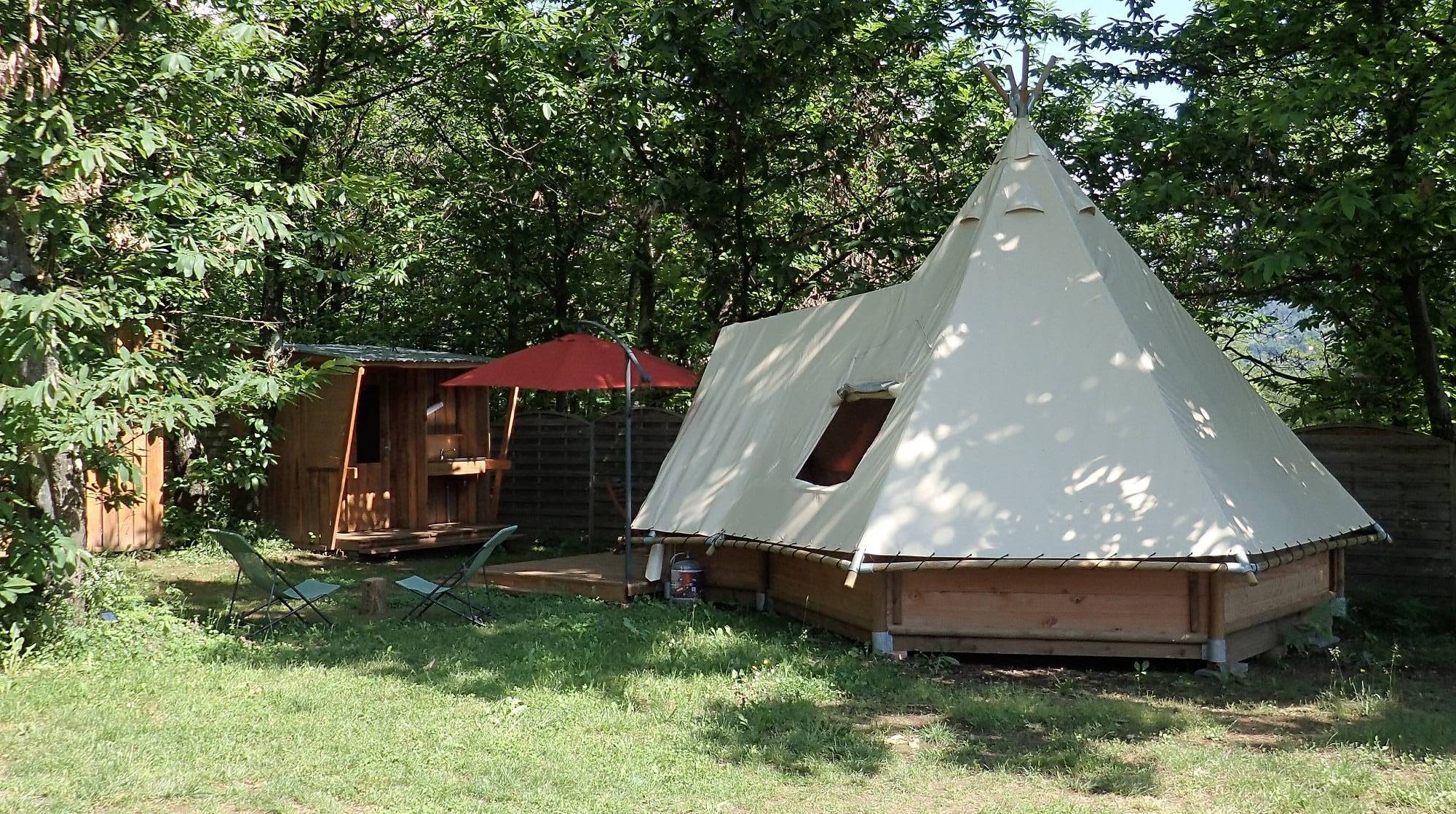 Tipi la Châtaigneraie — Nuit étoilée avec spa en Ardèche