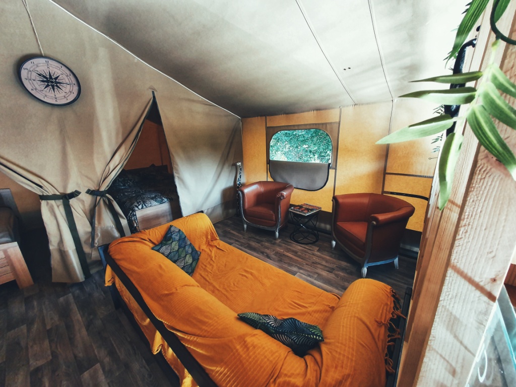 Tente Lodge Grenade : une expérience immersive en pleine nature à Dun — chambre
