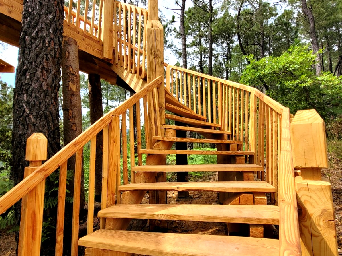 La cabane & spa Cassiopée — Nuit perchée à 9m en Ardèche à Aubenas — salle de bain