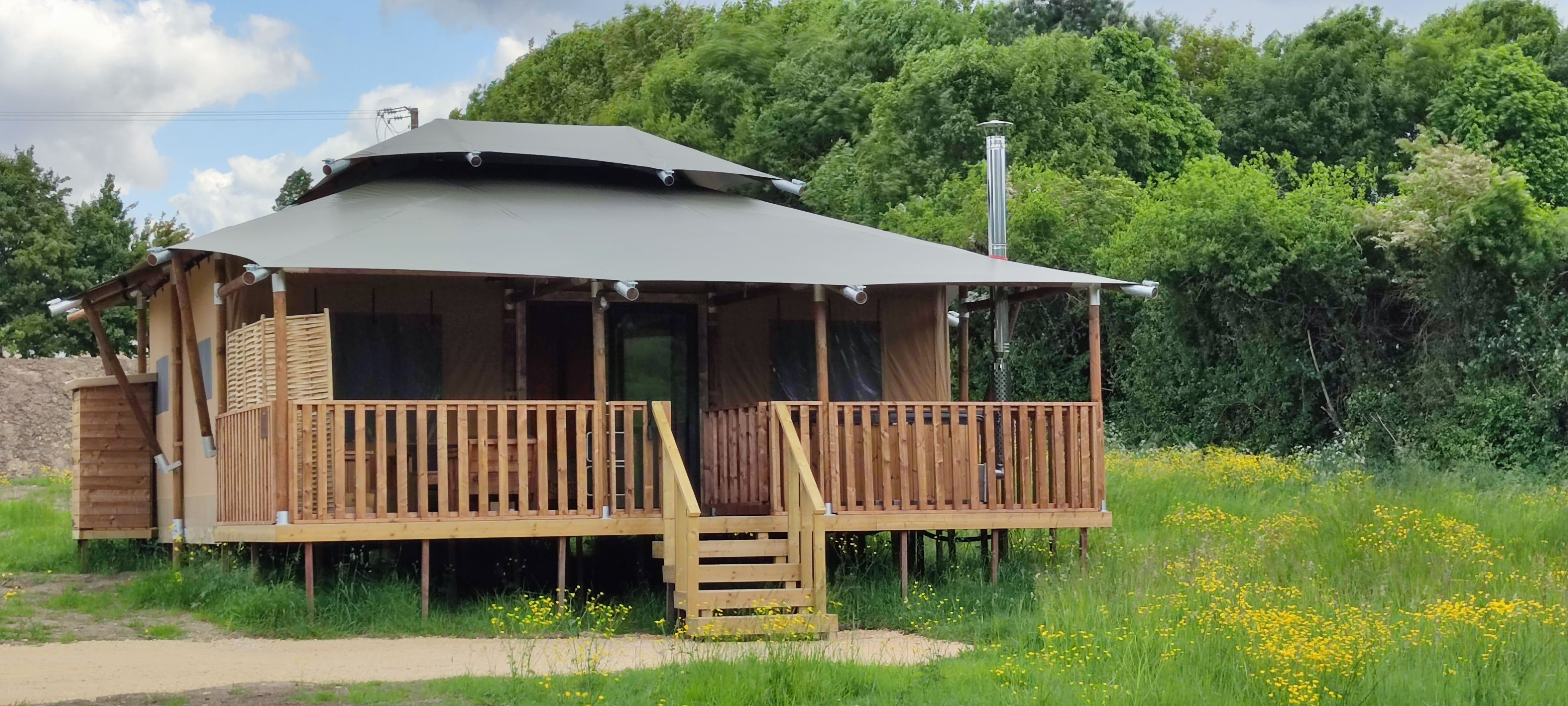 Santoline — Lodge safari avec spa privatif à Vienne à Vienne — vue intérieure