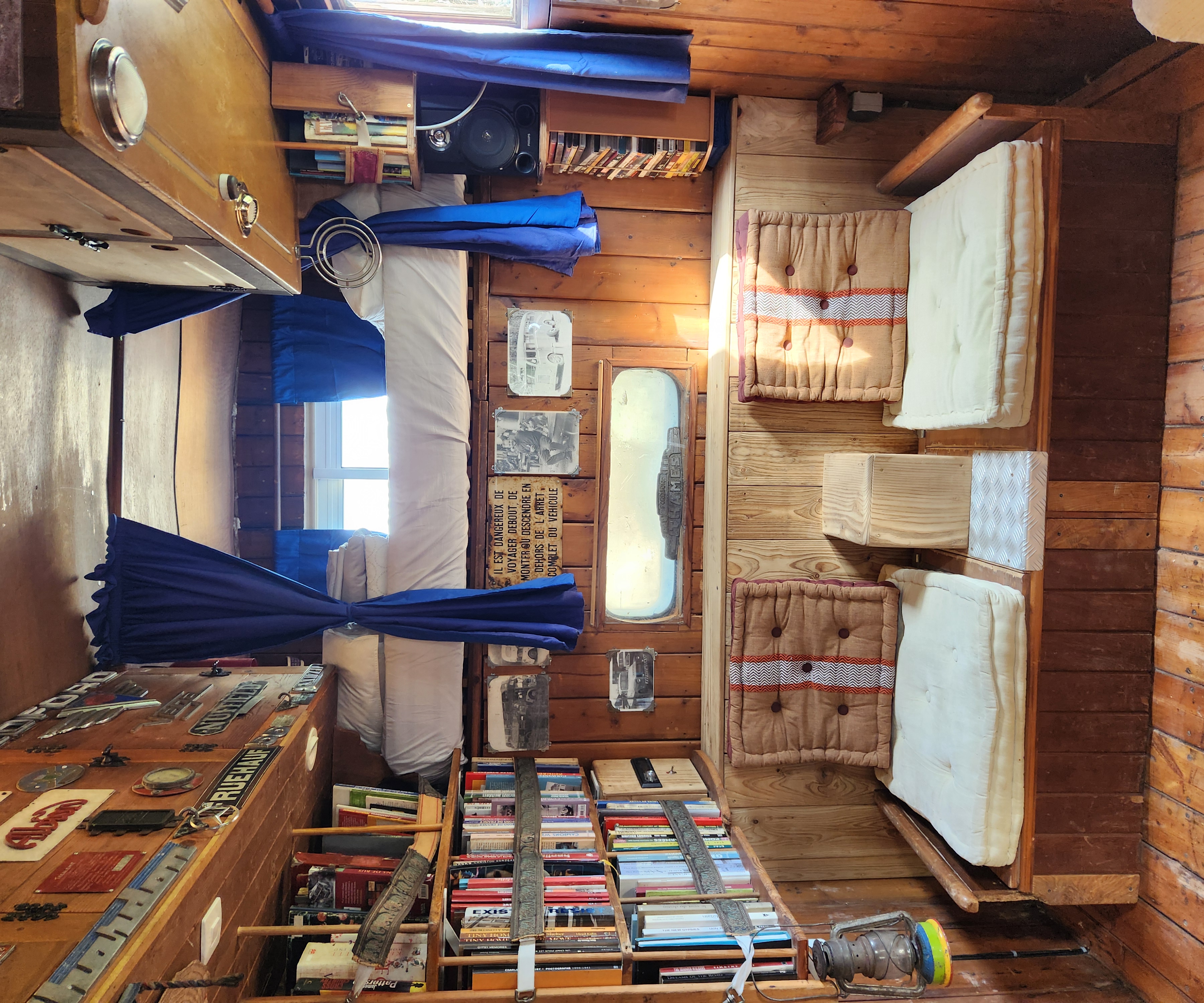 Le Truck-Lodge le ALBION : Une expérience inclassable en Provence à Saint-Andiol — espace de vie