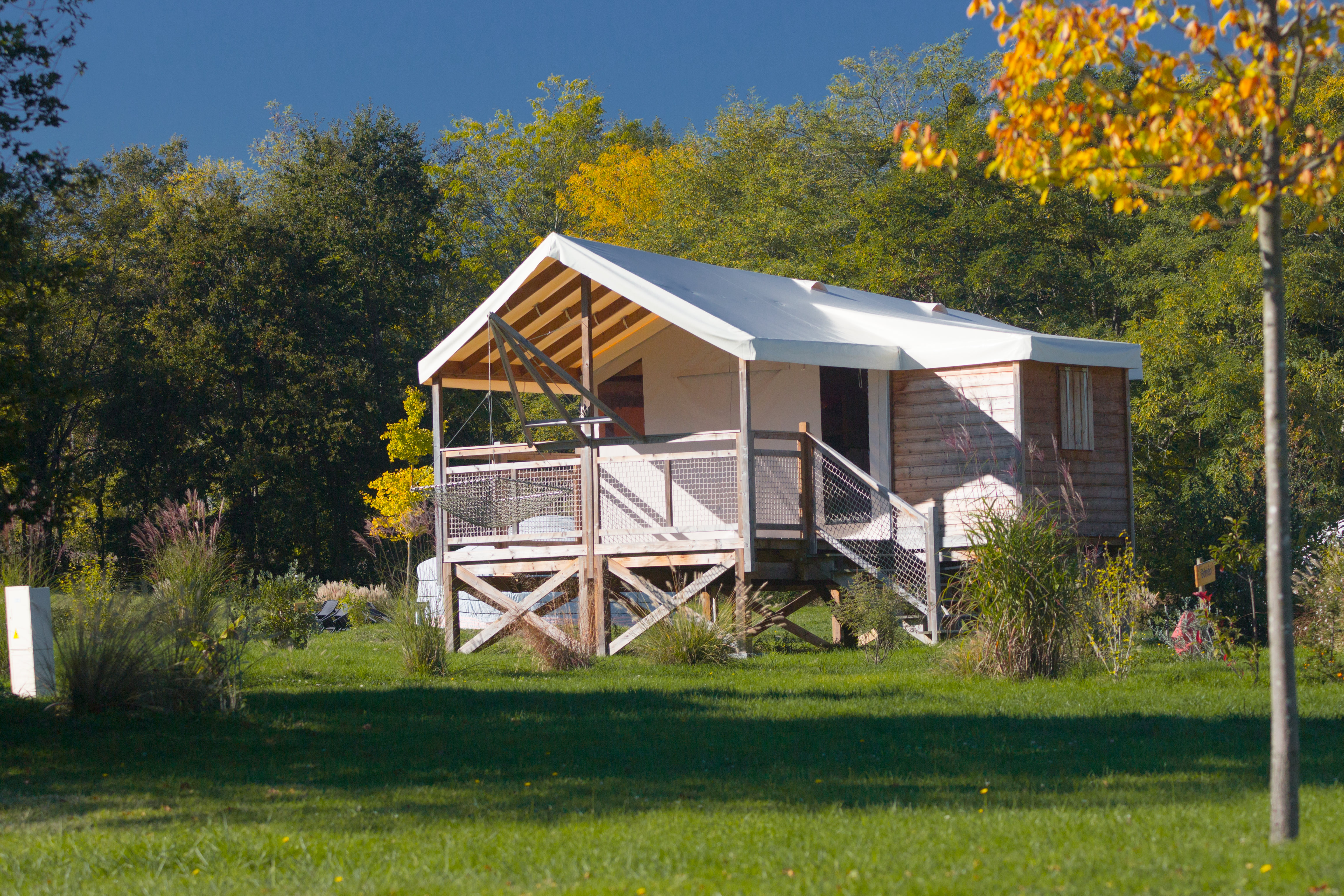 Vivez l'expérience d'un lodge safari en Aquitaine à Le Nizan — espace de vie