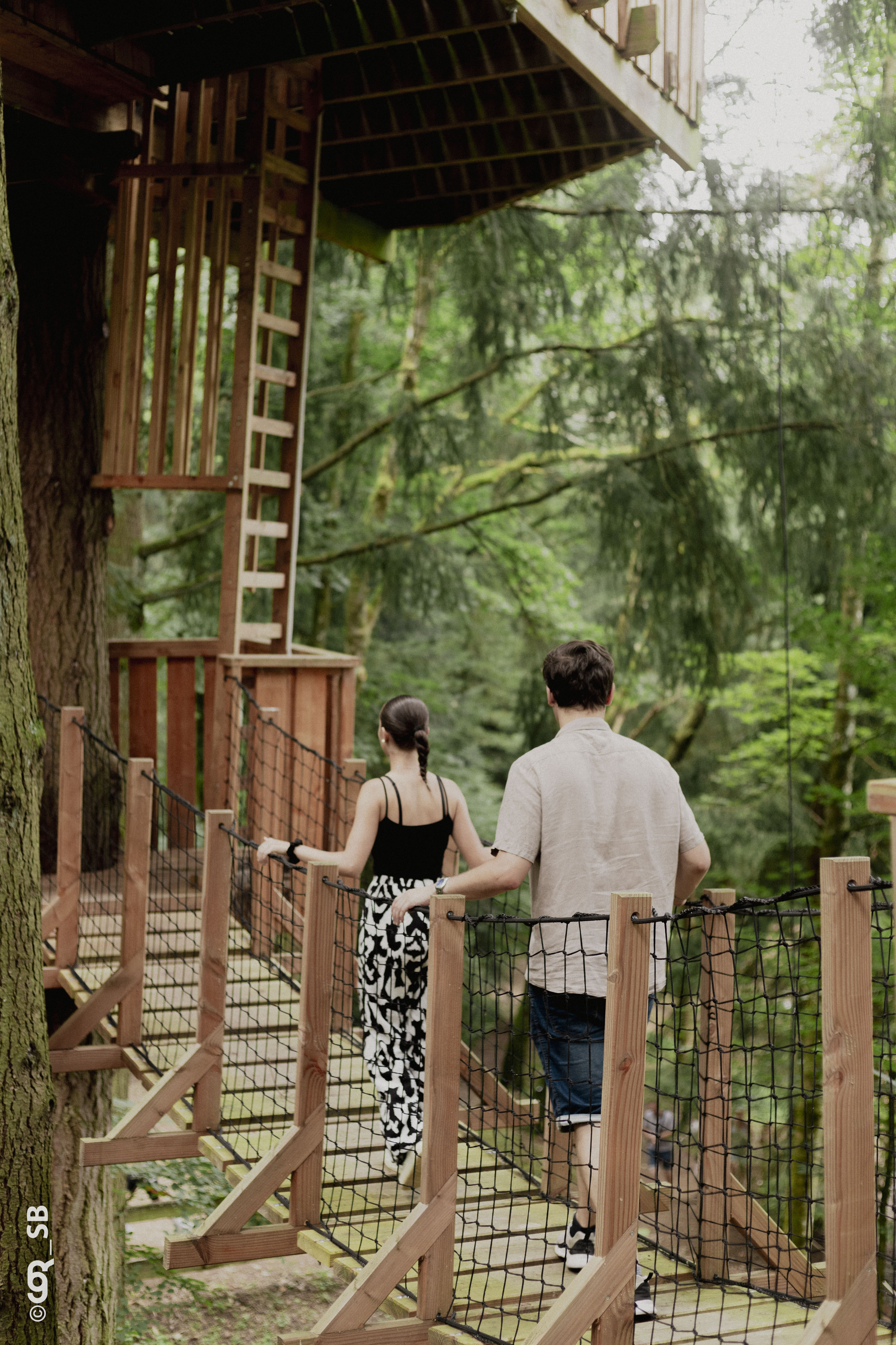 Cabane PERDRIX — Nuit perchée à 9m avec sauna à Rhône à Ronno — espace de vie