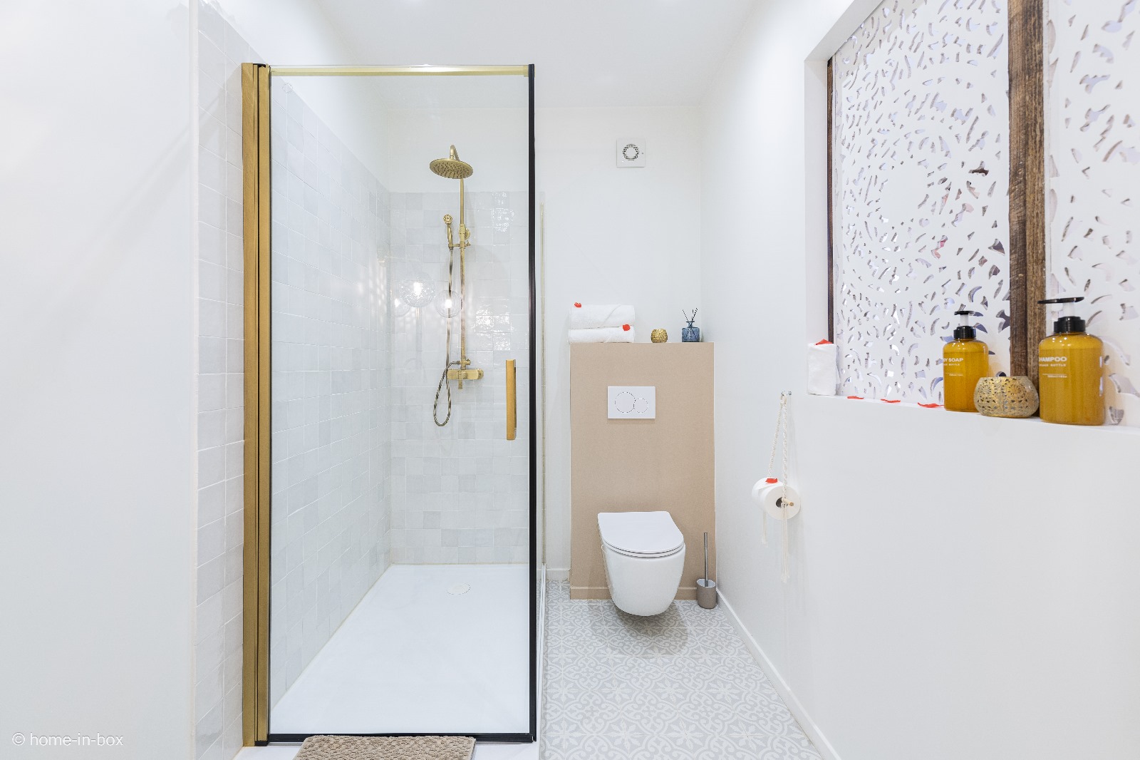 Suite 1001 nuits — Maison insolite avec Jacuzzi à Seine-et-Marne à Serris — espace de vie