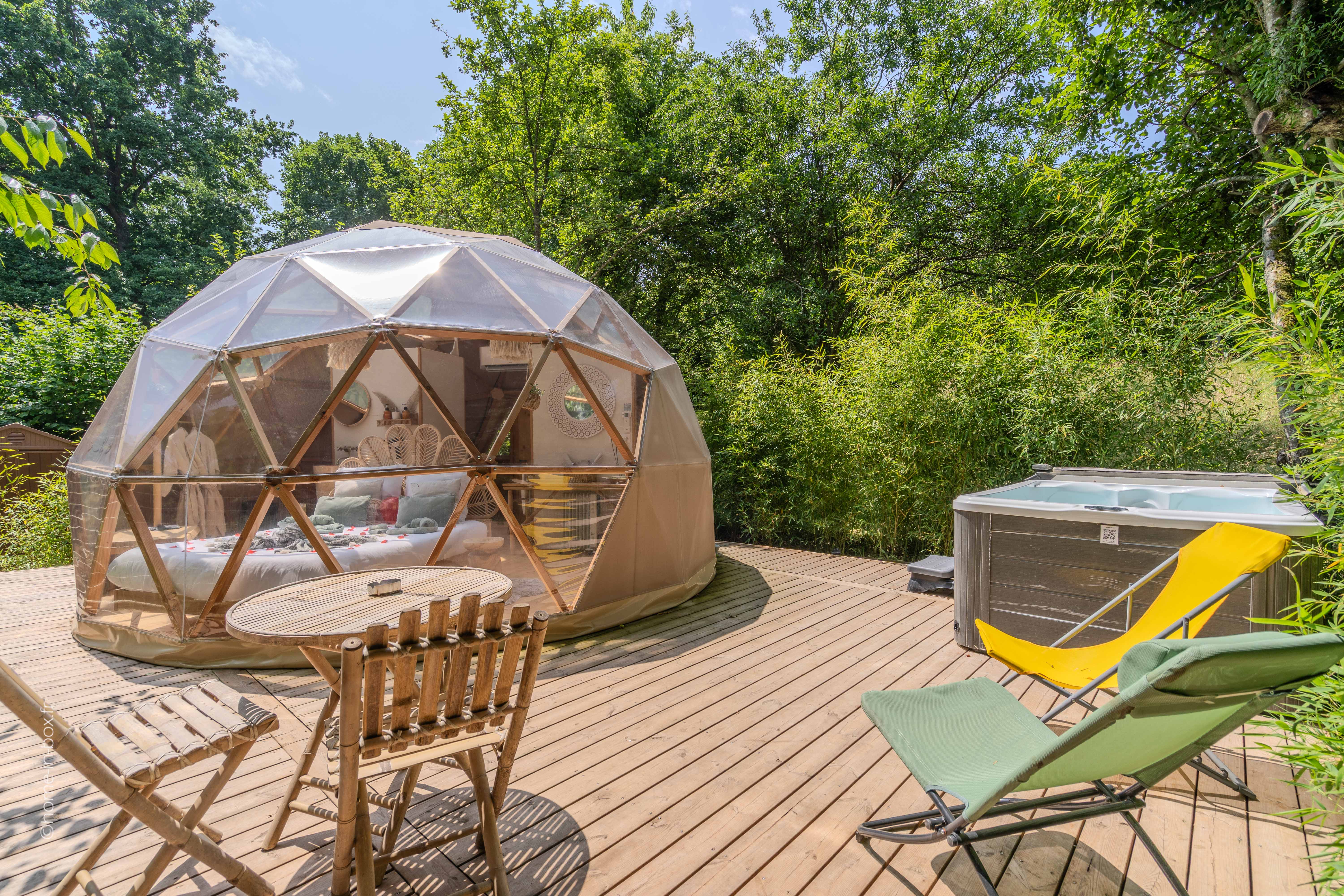 Dôme Guatape avec jacuzzi — Dôme romantique à Seine-et-Marne