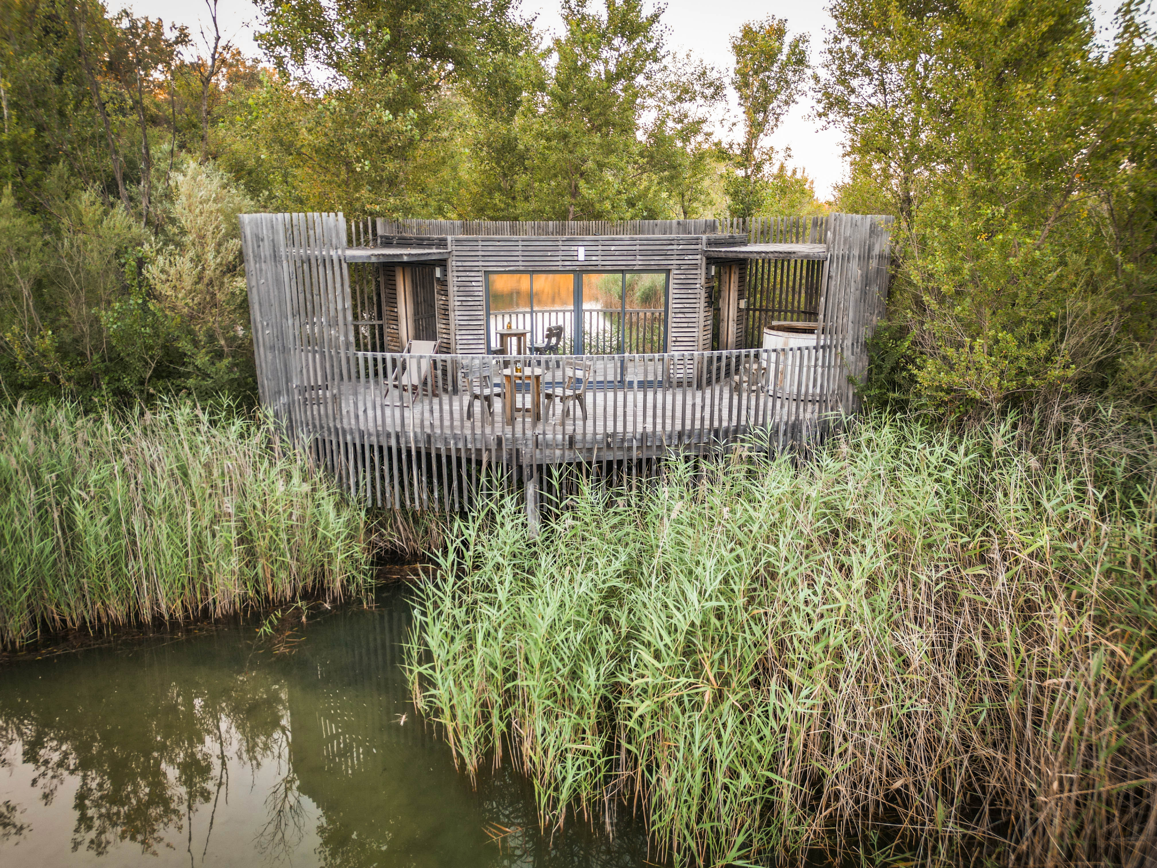 Cabane Spa Echappée : une immersion dans les cieux de Provence à Sorgues — vue depuis la terrasse