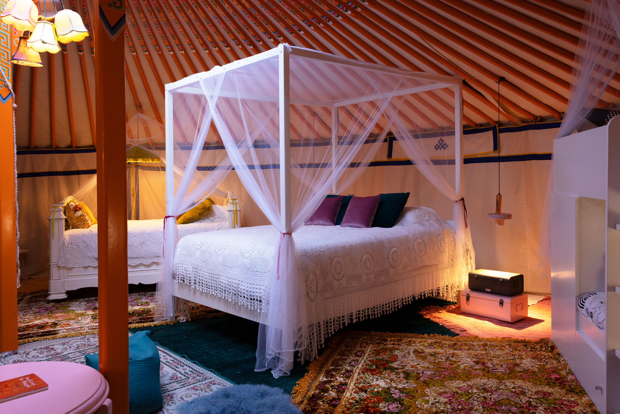Évasion dans une yourte bohemian chic avec spa en Aquitaine à Marcenais — vue depuis la terrasse