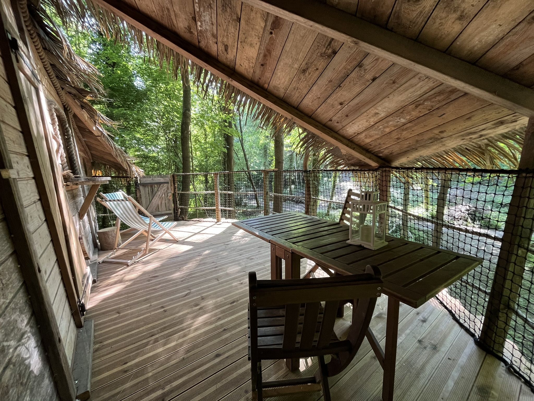 Soleil Royal : une cabane perchée au cœur de la nature normande à St Germain Des Essourts — espace de vie