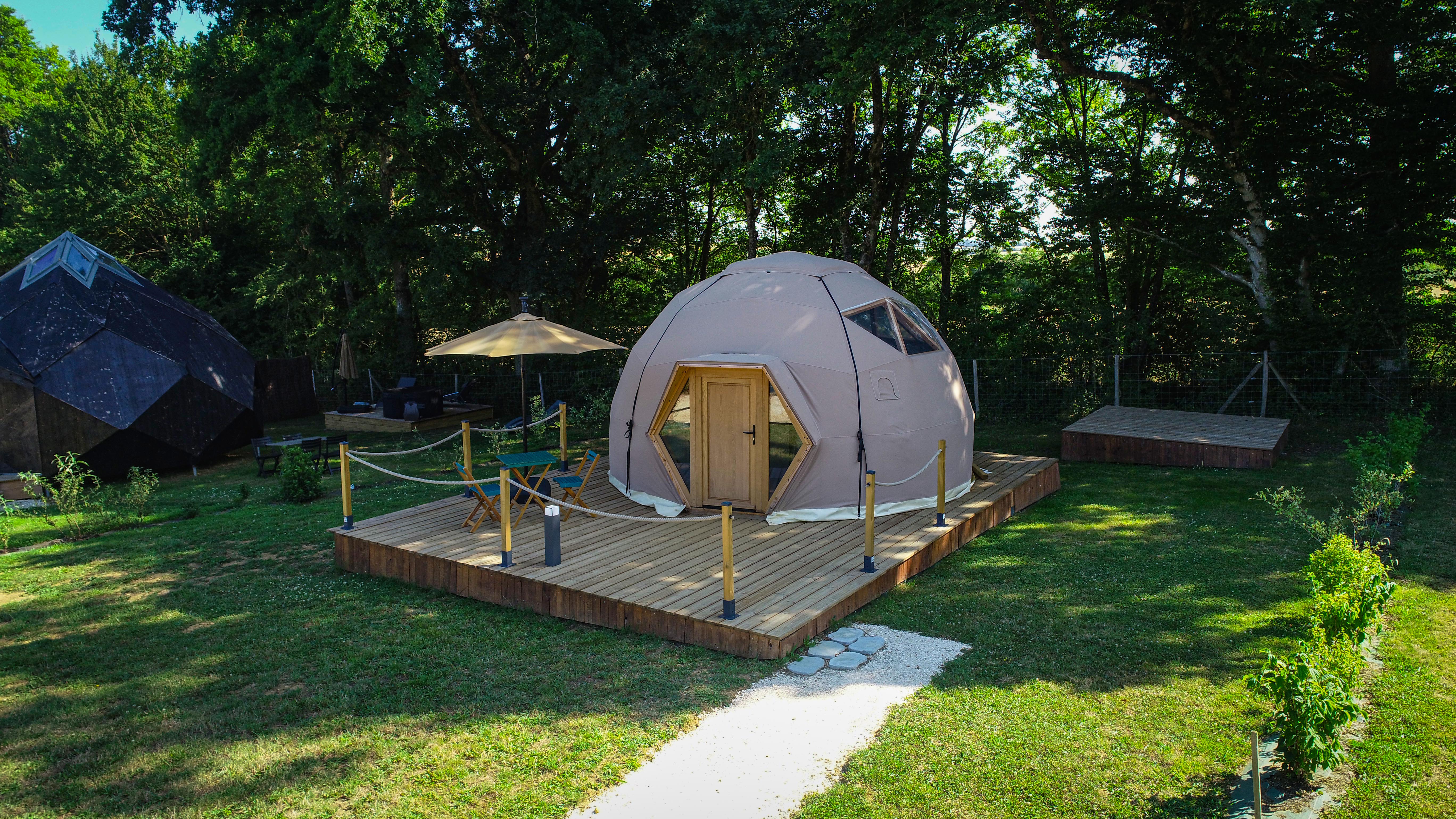 Le Dôme géodésique cocooning & Spa — Dôme avec spa à Yonne