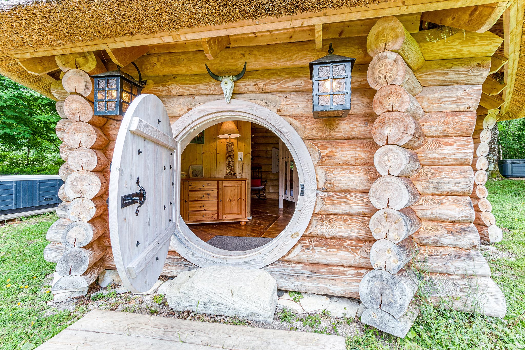 Évasion dans la cabane Spa Haldjas : un refuge de trappeur en Centre-Val de Loire à Descartes — espace de vie