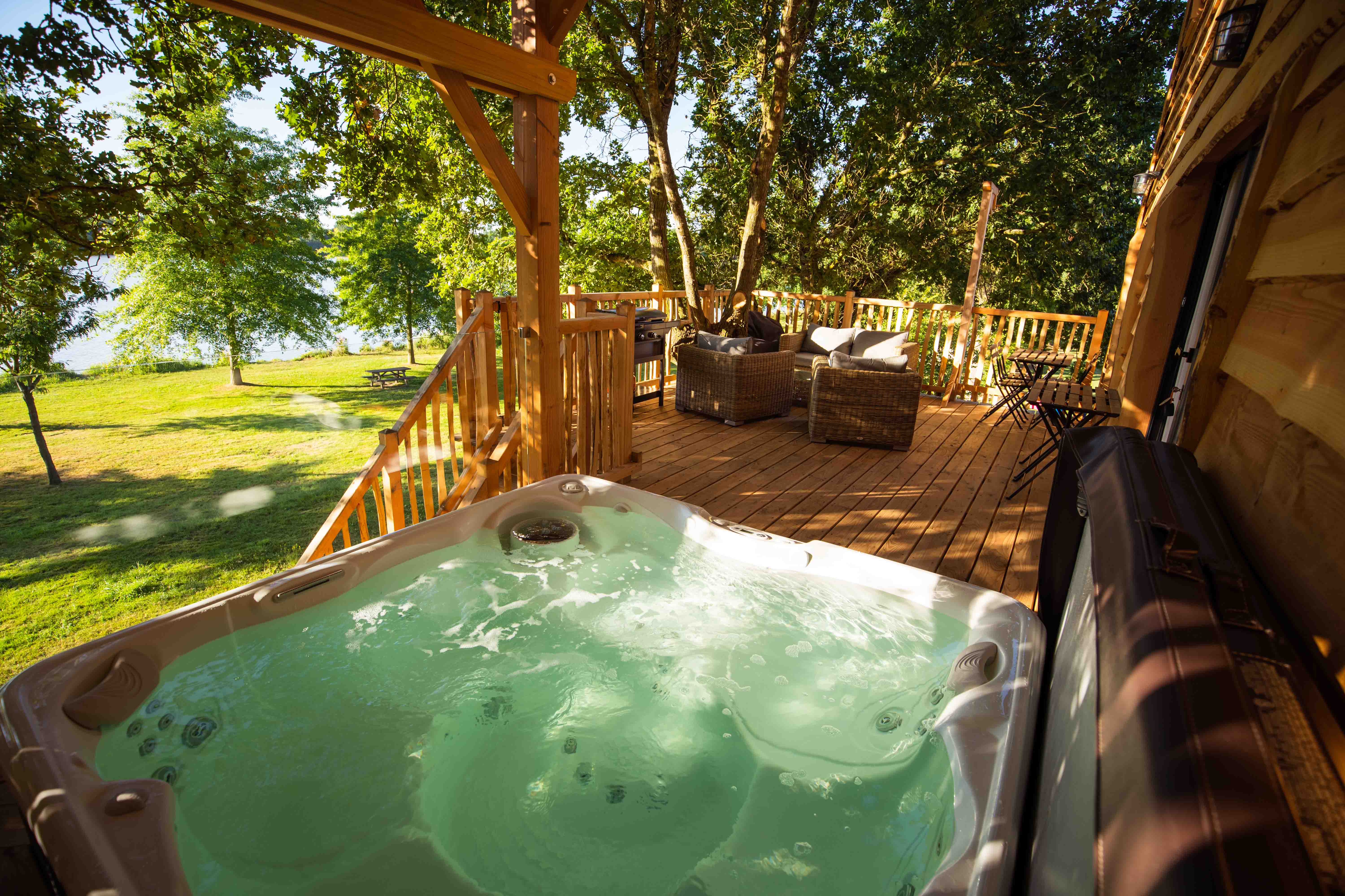 Cabane Spa dans les arbres — Séjour détente à 4m en Vendée à La Roche-sur-Yon — salle de bain