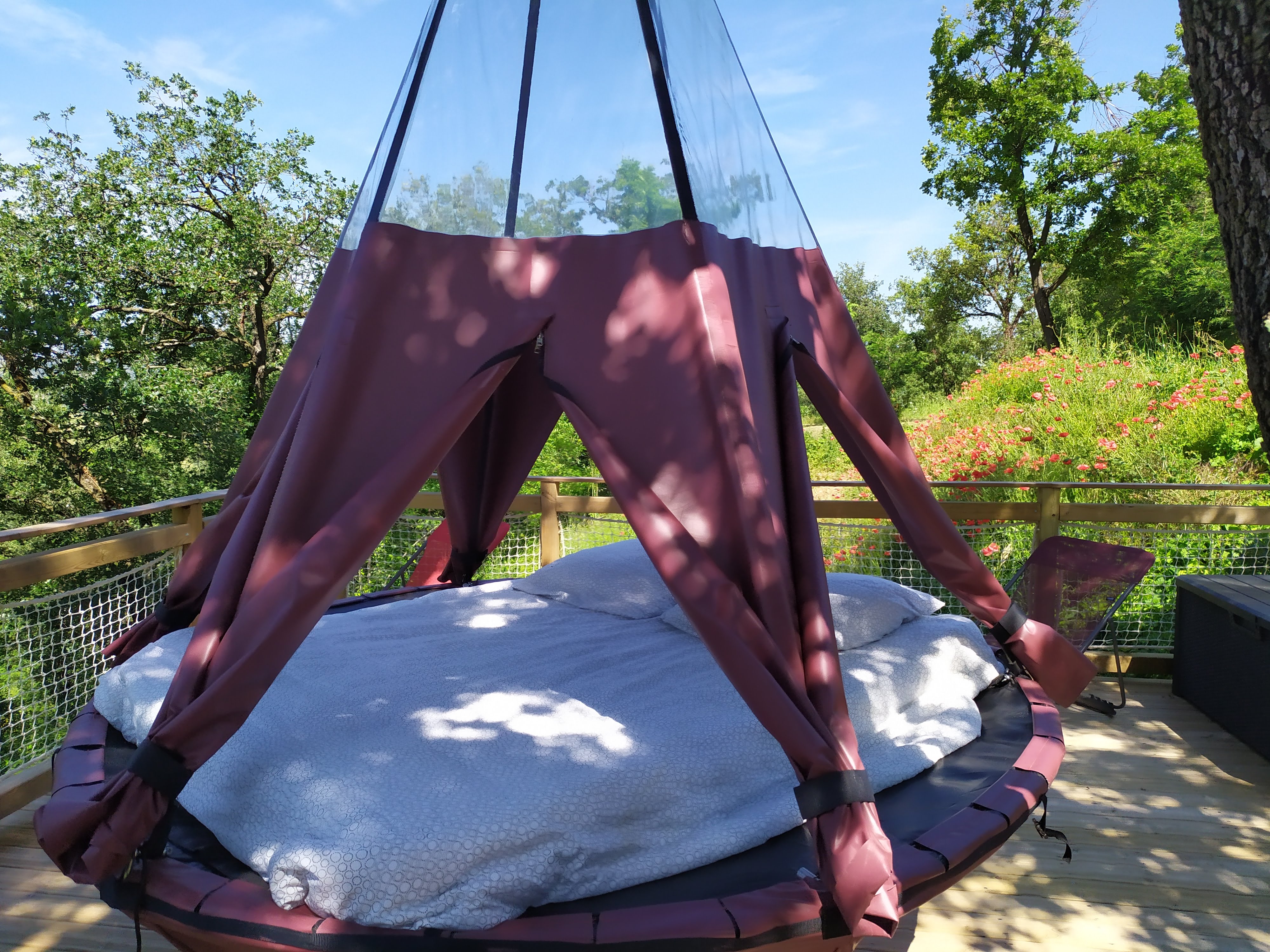 Tente suspendue Rubis : une expérience unique en Rhône-Alpes à Albon — salle de bain