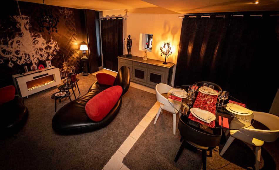 Love Gîte & Spa — Maison insolite avec jacuzzi à Côtes-d'Armor à Dinan — vue intérieure