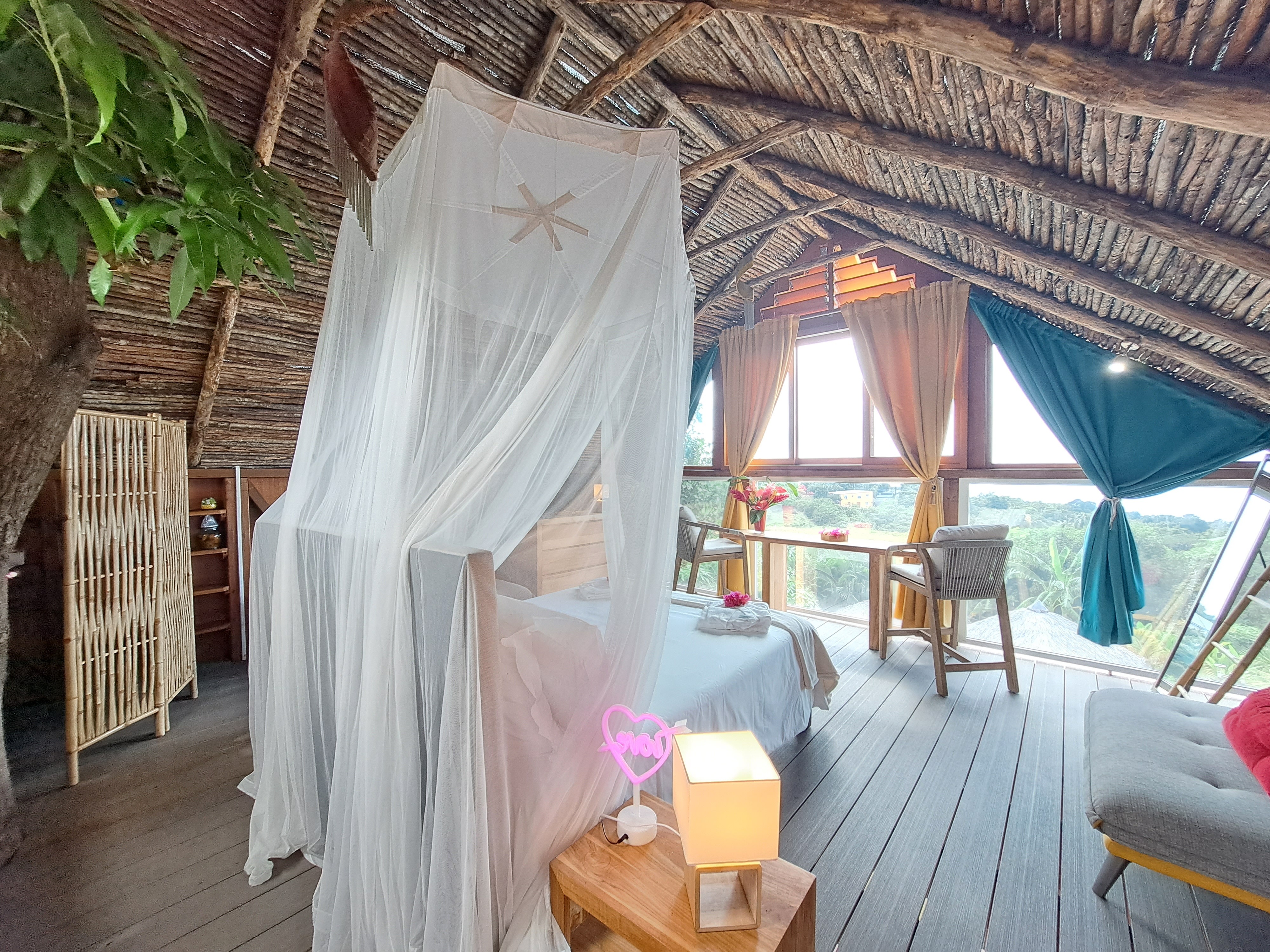 Kaza man coco : une cabane sur pilotis en Guadeloupe à Vieux Habitants — vue intérieure