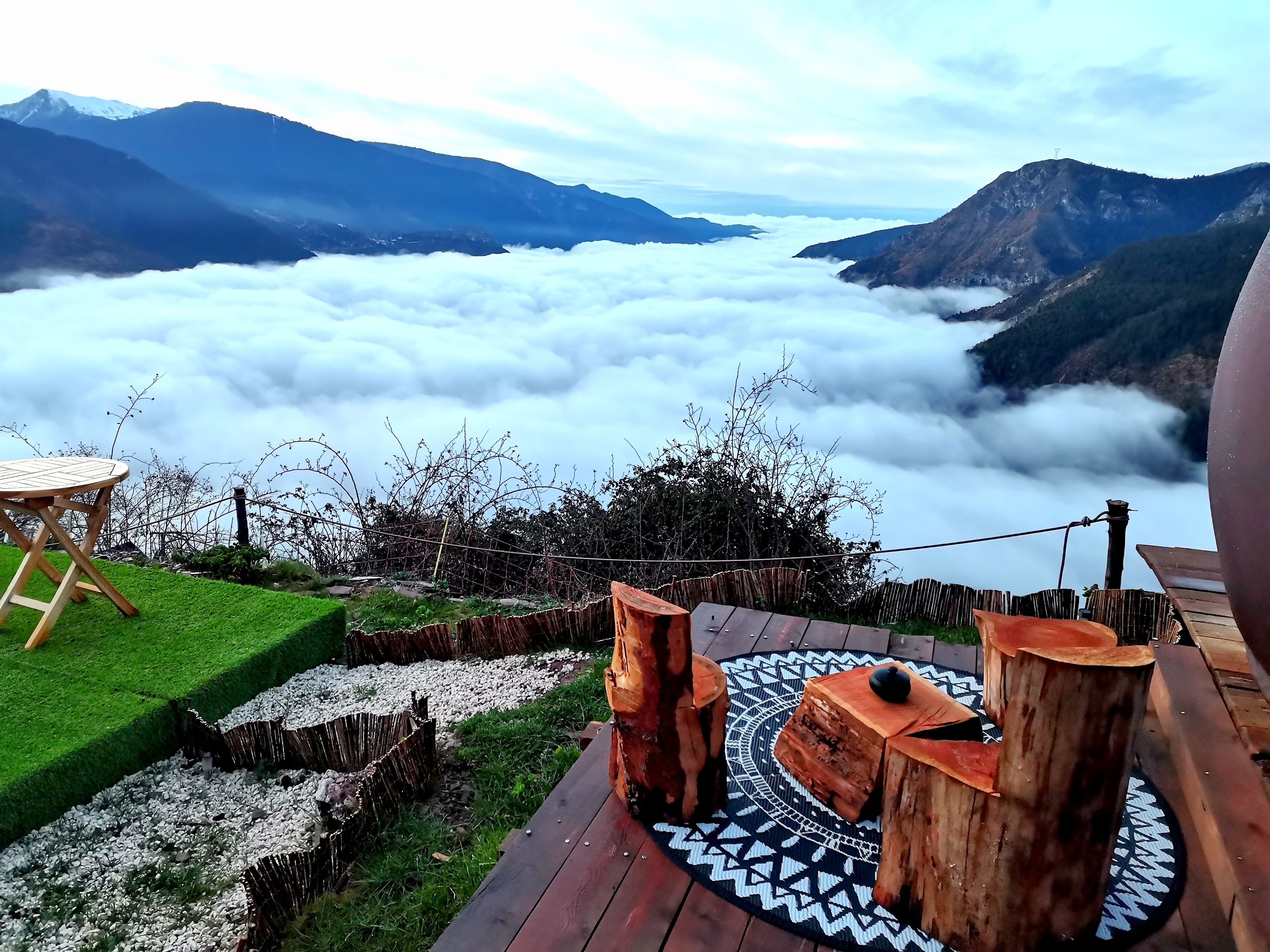 Dôme les 3 Flocons — Nuit romantique avec vue panoramique à 1100m en Alpes-Maritimes à Nice — environnement naturel