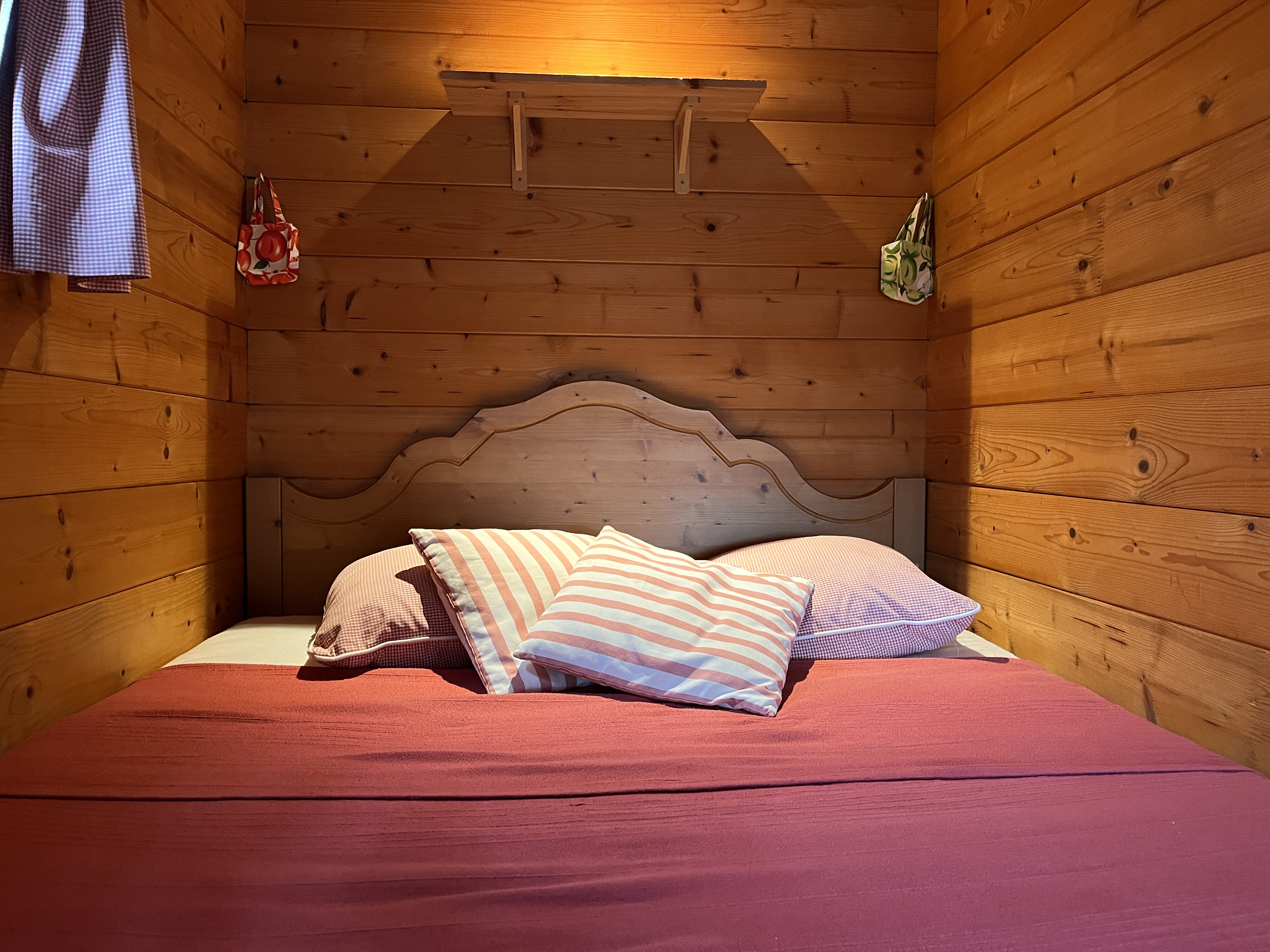 La caravane bohème — Roulotte avec spa à Ardèche à Le Teil — salle de bain