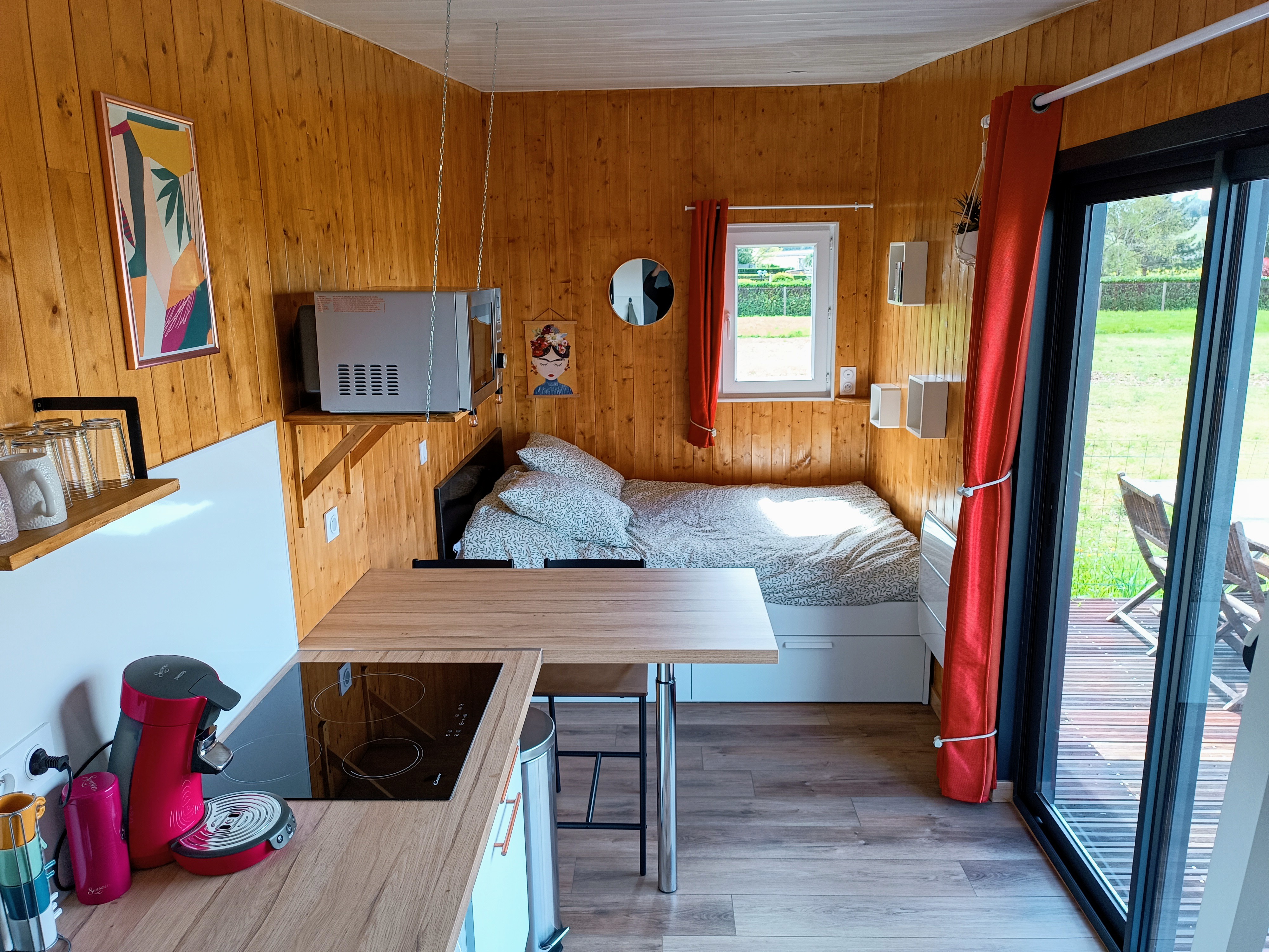 Ecolodge du petit champ & spa : une évasion sensorielle en Nouvelle-Aquitaine à Graves-Saint-Amant — vue intérieure