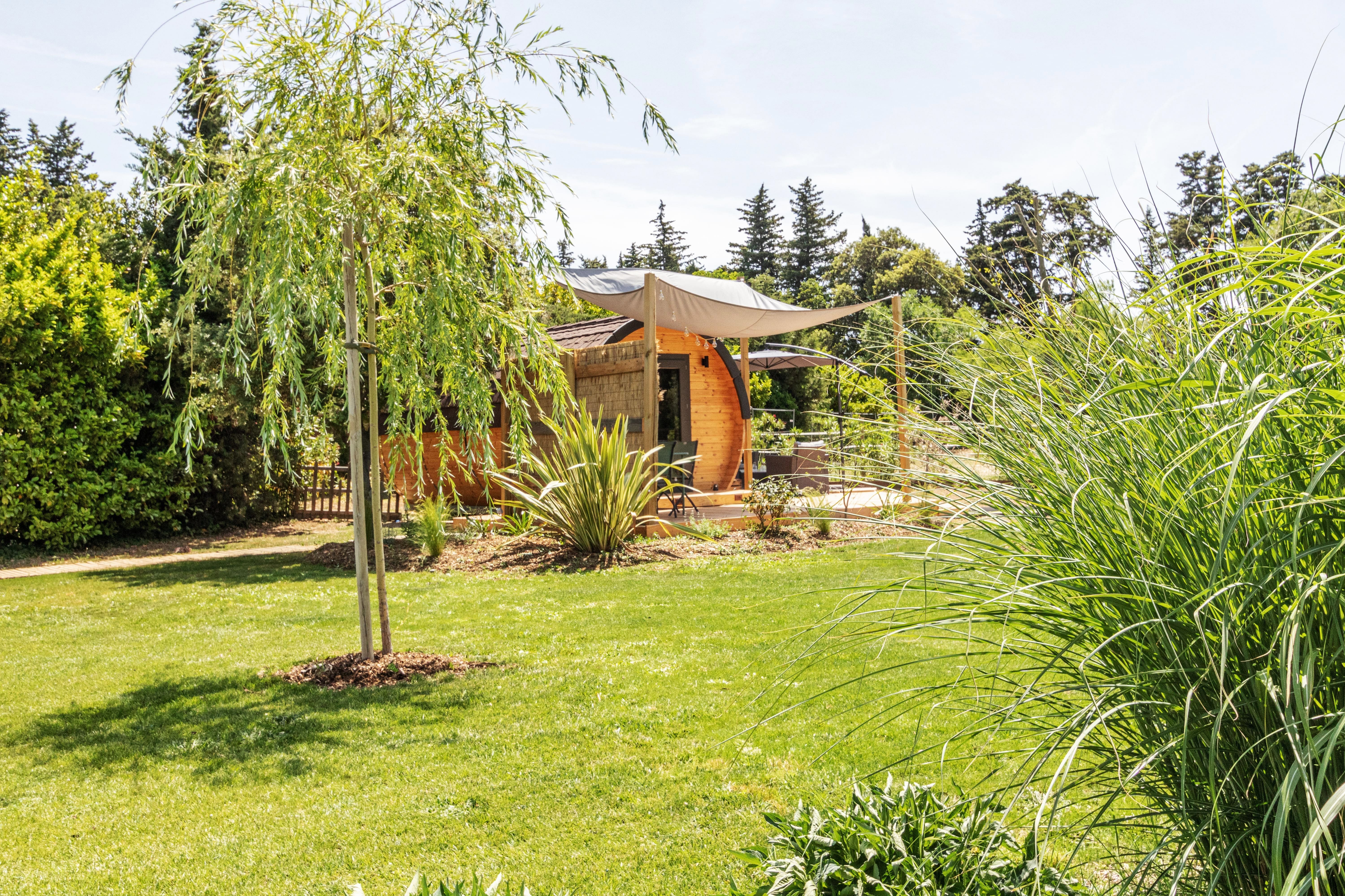 Hébergement Tonneau Prestige — Nuit cocooning avec piscine à Vaucluse à Fontaine-de-Vaucluse — salle de bain