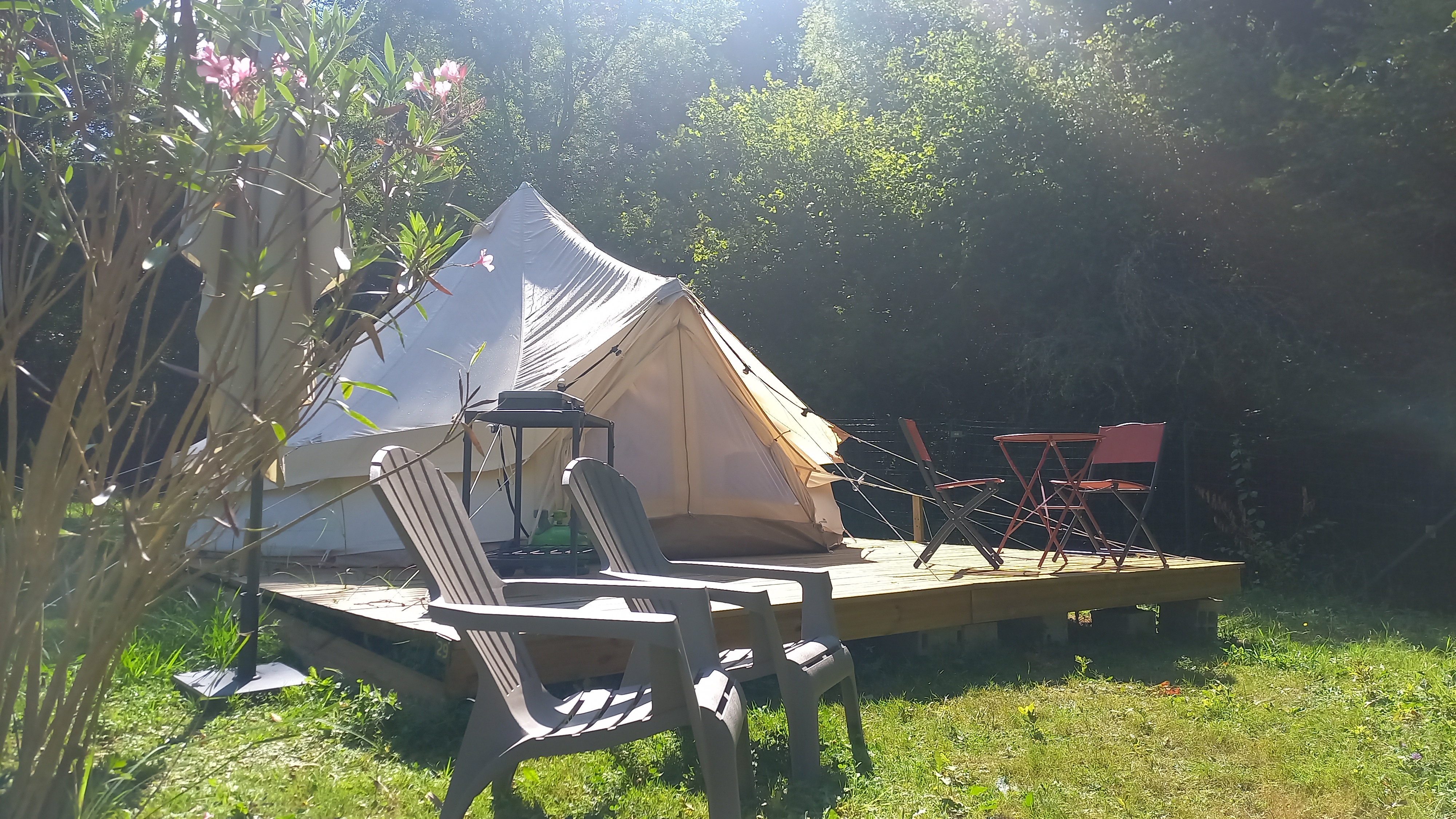 Tente Nori — Séjour nature avec spa à L'Orée du Bois, Pyrénées-Atlantiques à Pau — espace de vie