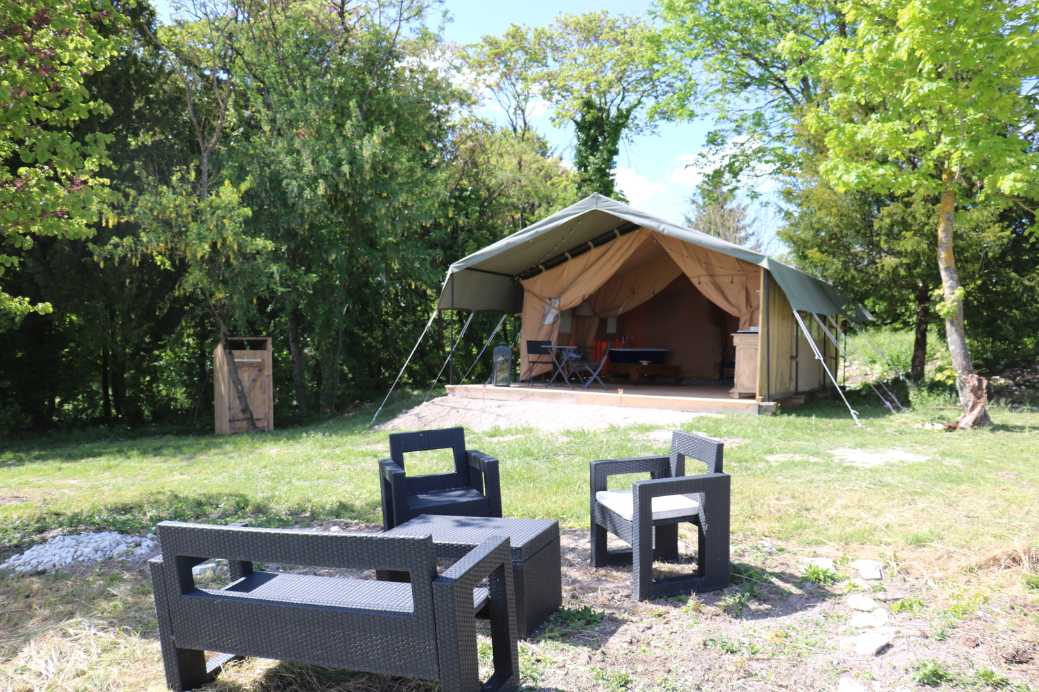 Cassiopée : une tente safari luxe au cœur de la nature à Marcay — salle de bain
