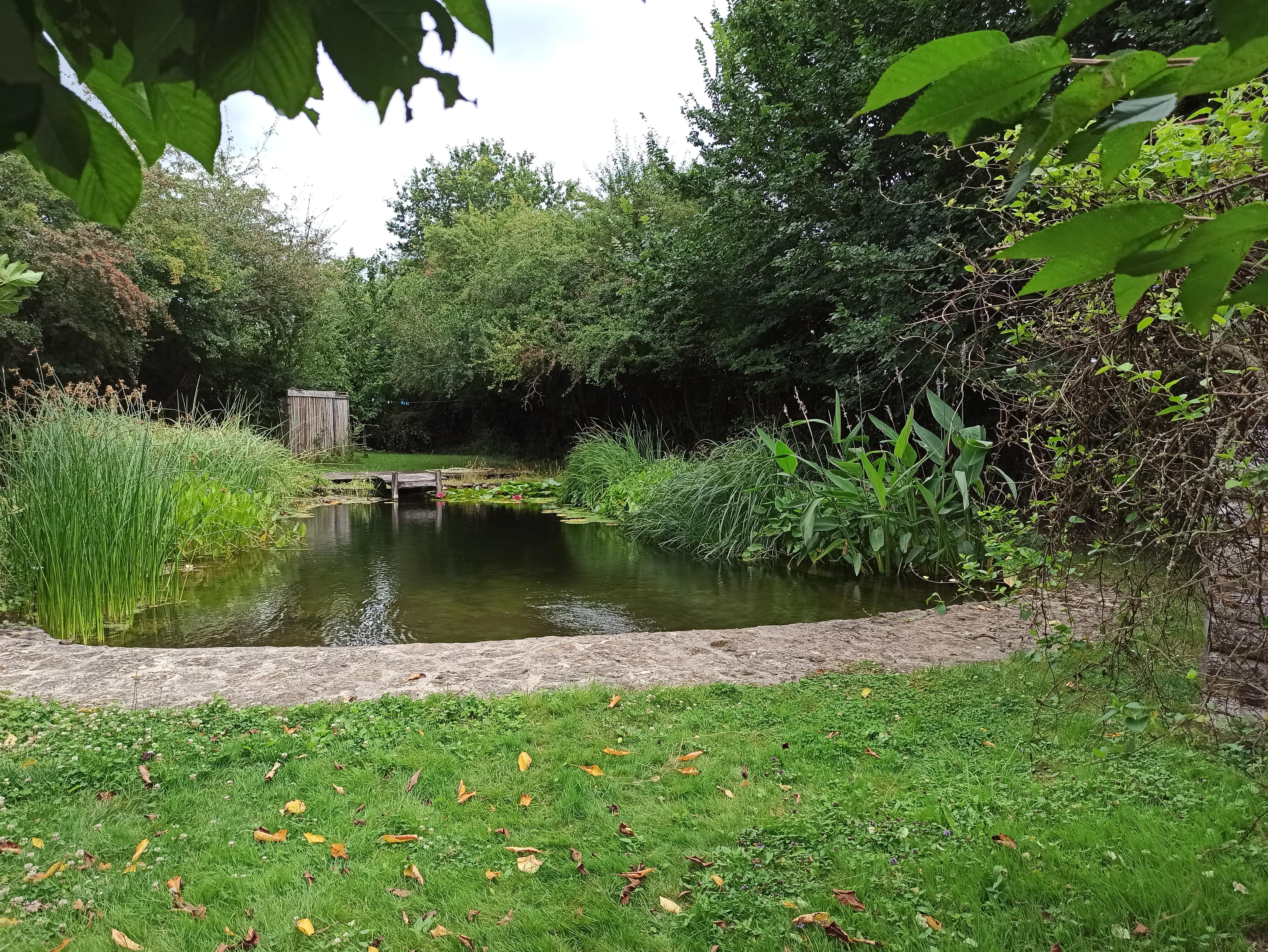 Roulotte climatisée avec piscine naturelle — Séjour paisible à La Ferme en Vienne à Poitiers — salle de bain
