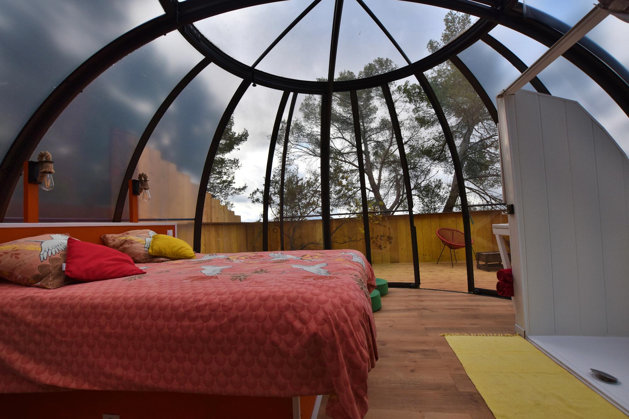 Une nuit étoilée dans une bulle en Provence à Carnoules — vue intérieure