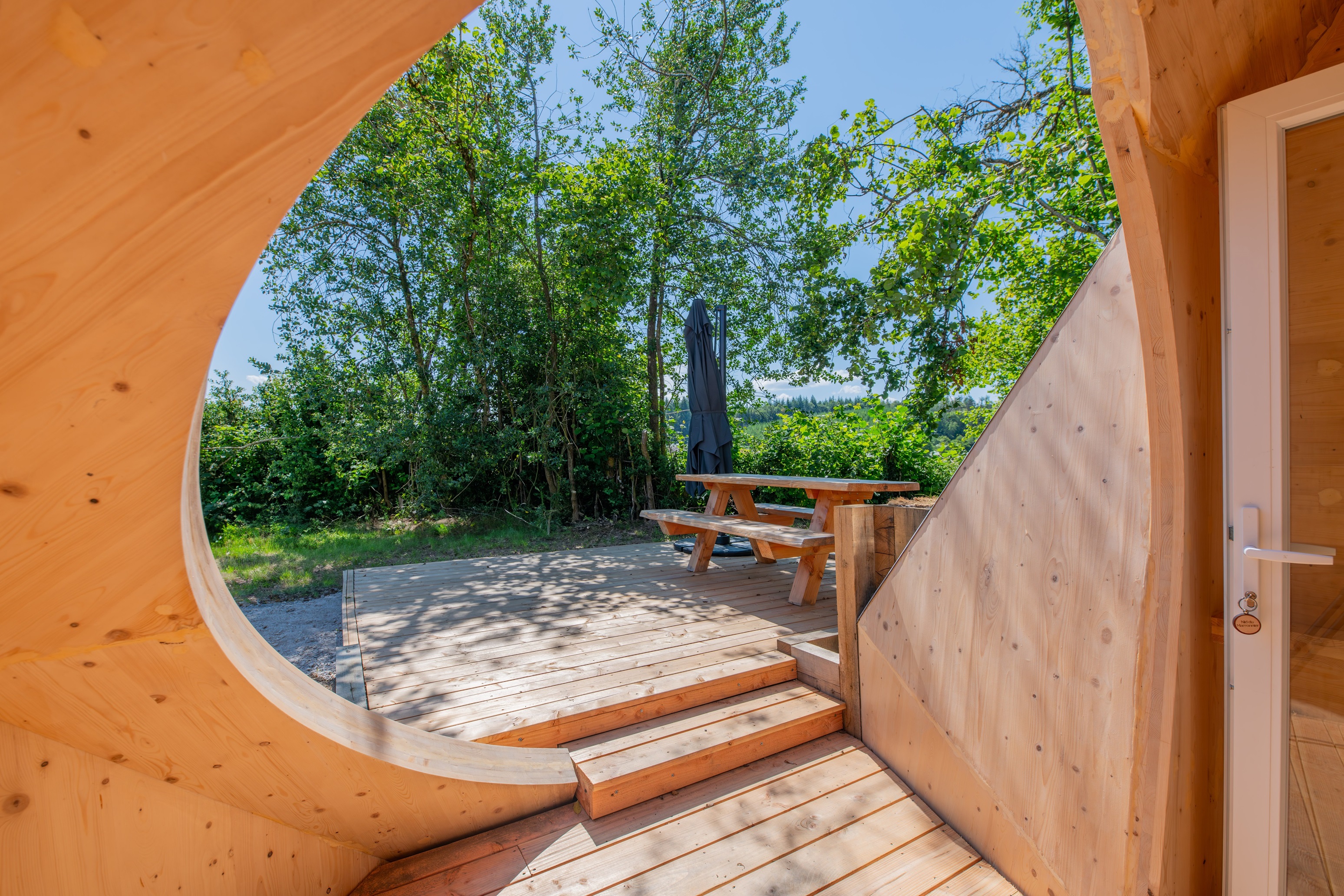 Nid du marronnier : une cabane végétalisée au cœur du Limousin à Neuvic — vue depuis la terrasse