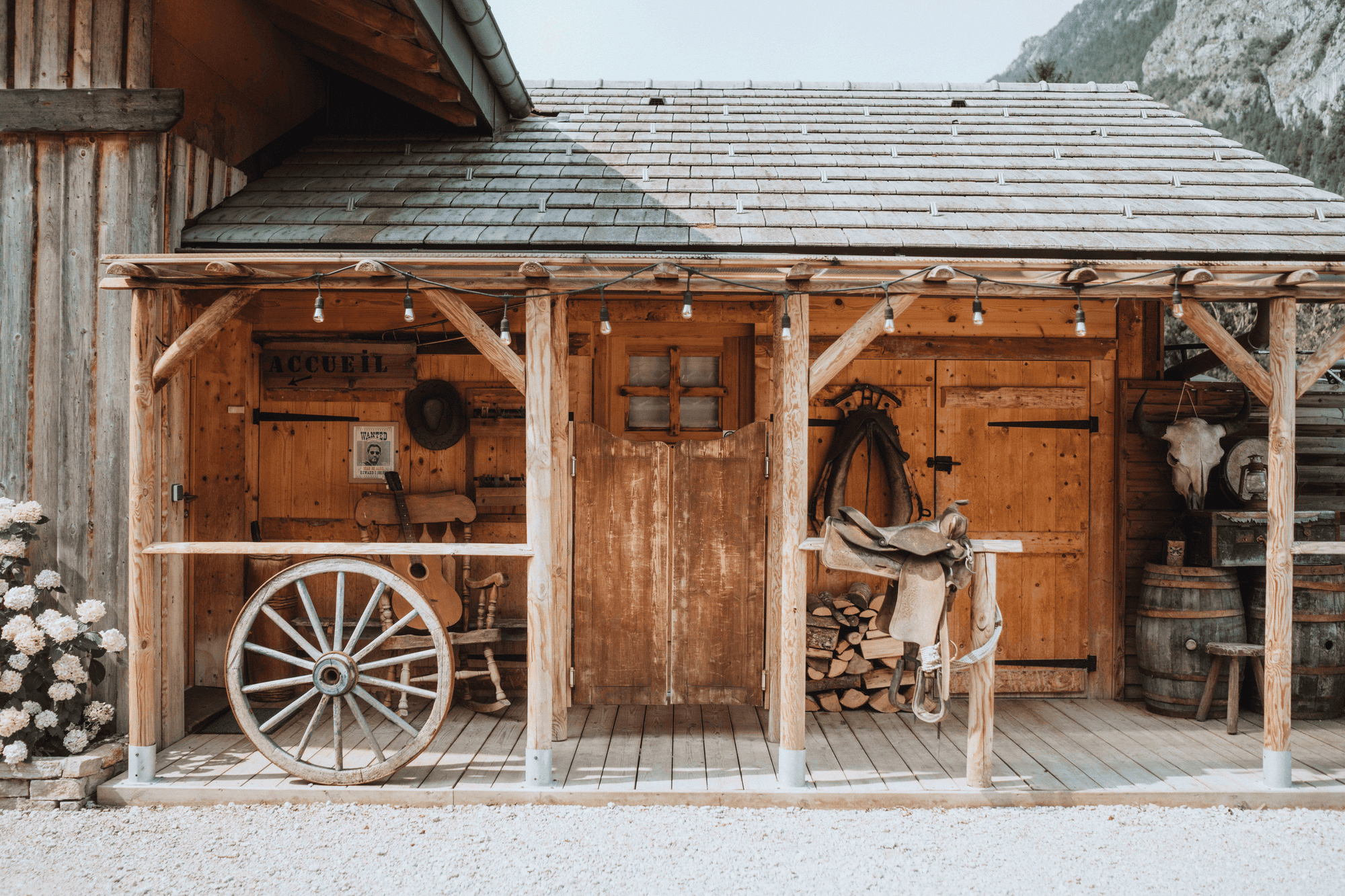 Cabane Le Saloon & Spa — Nuit insolite avec jacuzzi à Haute-Savoie
