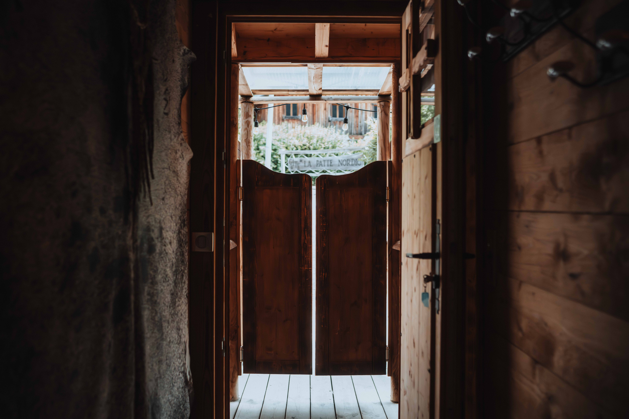Cabane Le Saloon & Spa — Nuit insolite avec jacuzzi à Haute-Savoie à Le Biot — salle de bain