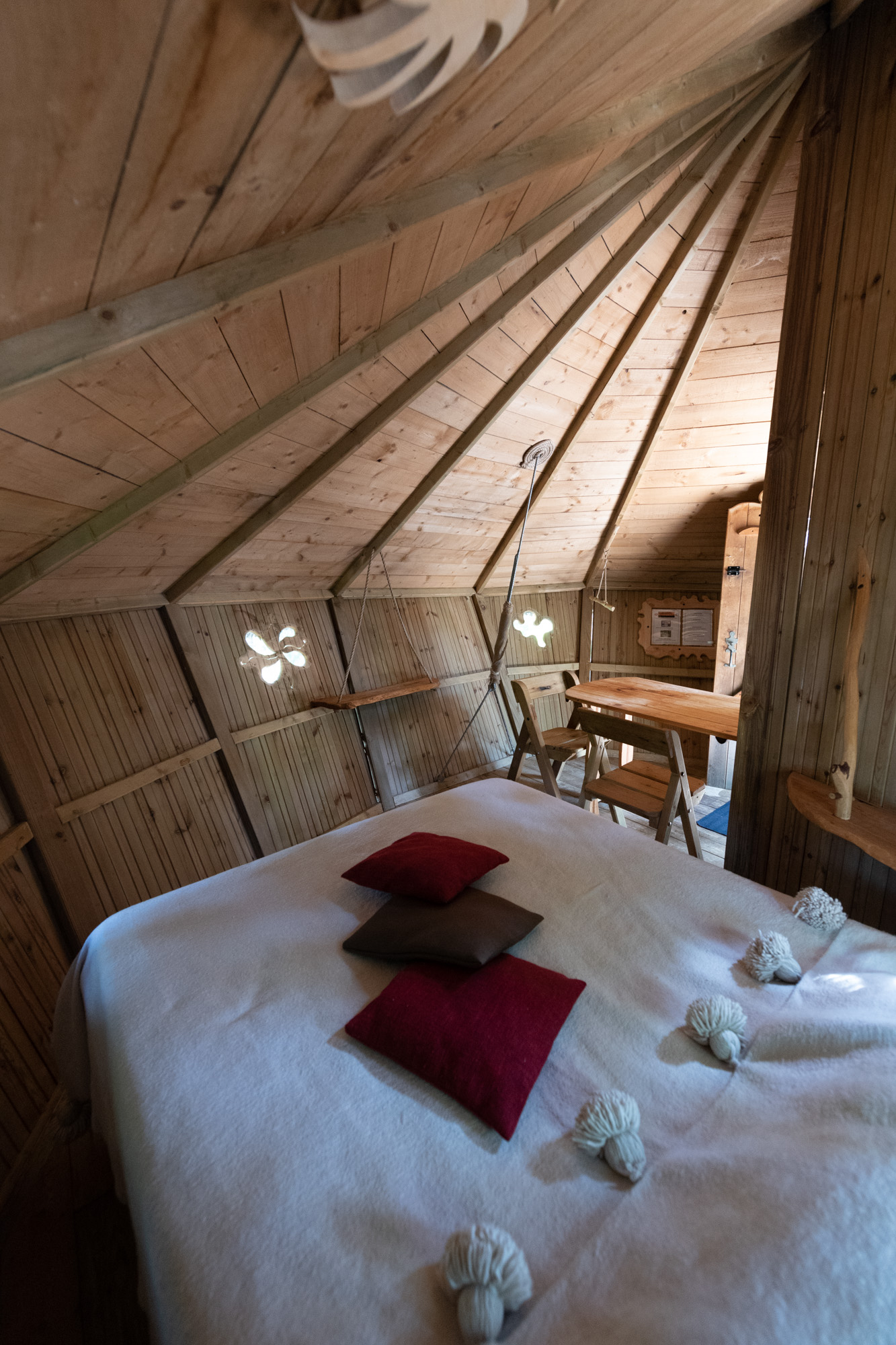 Cabane Castor : une expérience unique dans les arbres à Saint-Julien-Labrousse — environnement naturel