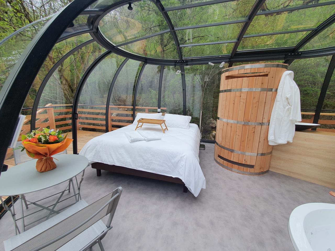 Dôme Stella & Spa — Nuit perchée à 2m en Haute-Marne à Marnay-Sur-Marne — environnement naturel