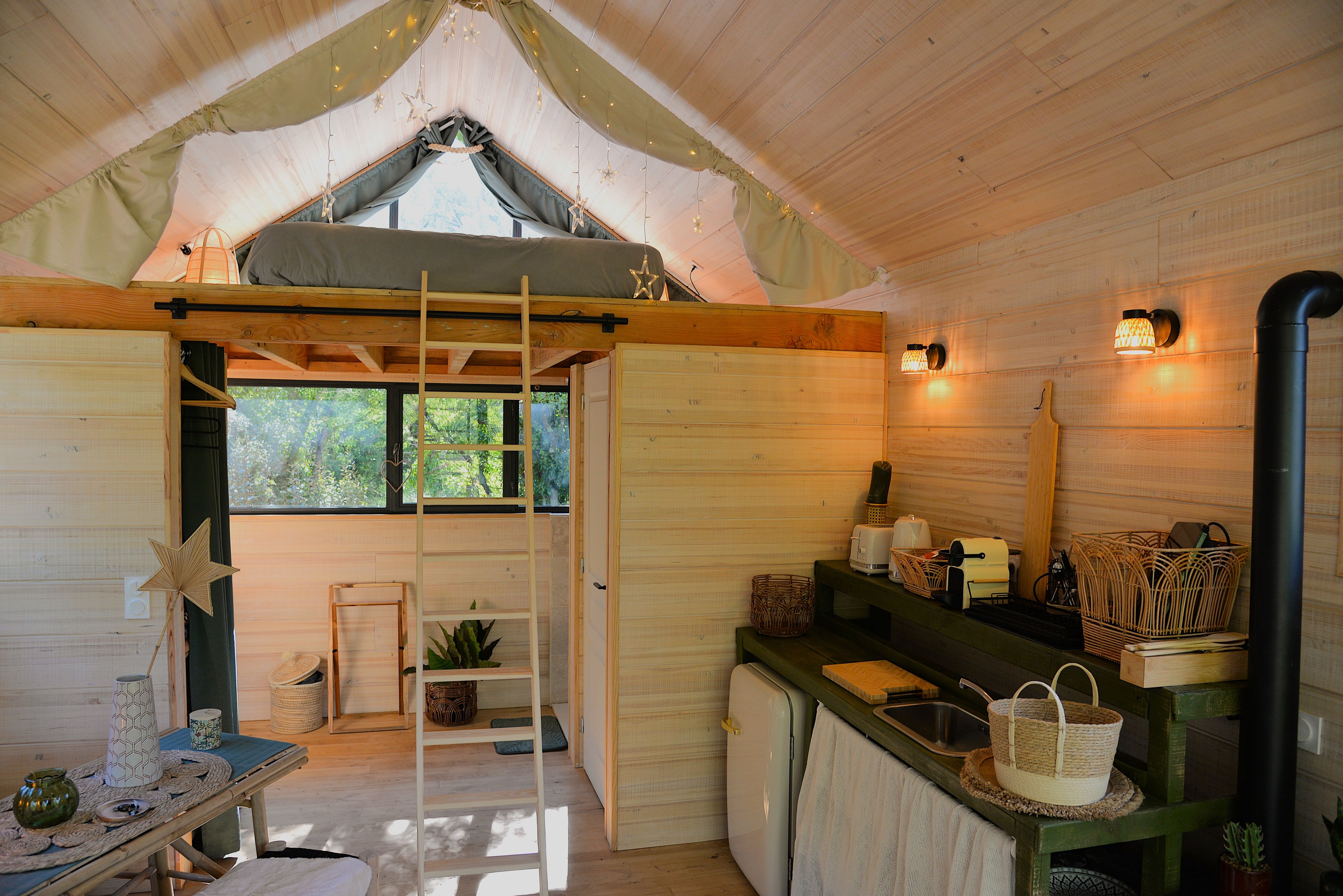 Lodge Nid Perché & Spa — Cabane avec spa privatif à Vaucluse à Lafare — environnement naturel