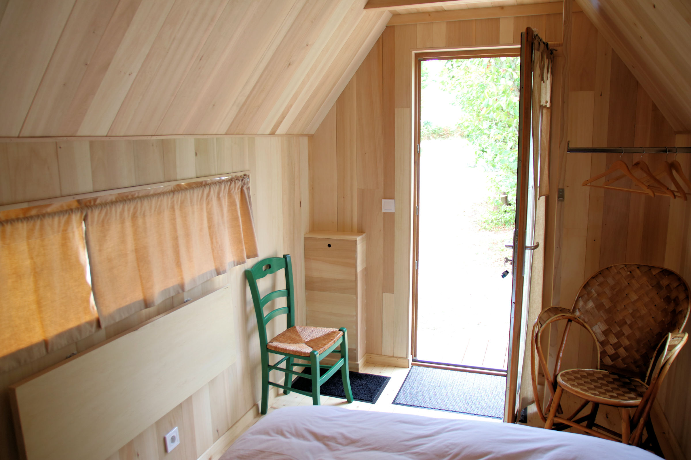 Un p'Tiny dans le jardin — Tiny House avec spa à Charente à Châteauneuf-sur-Charente — environnement naturel