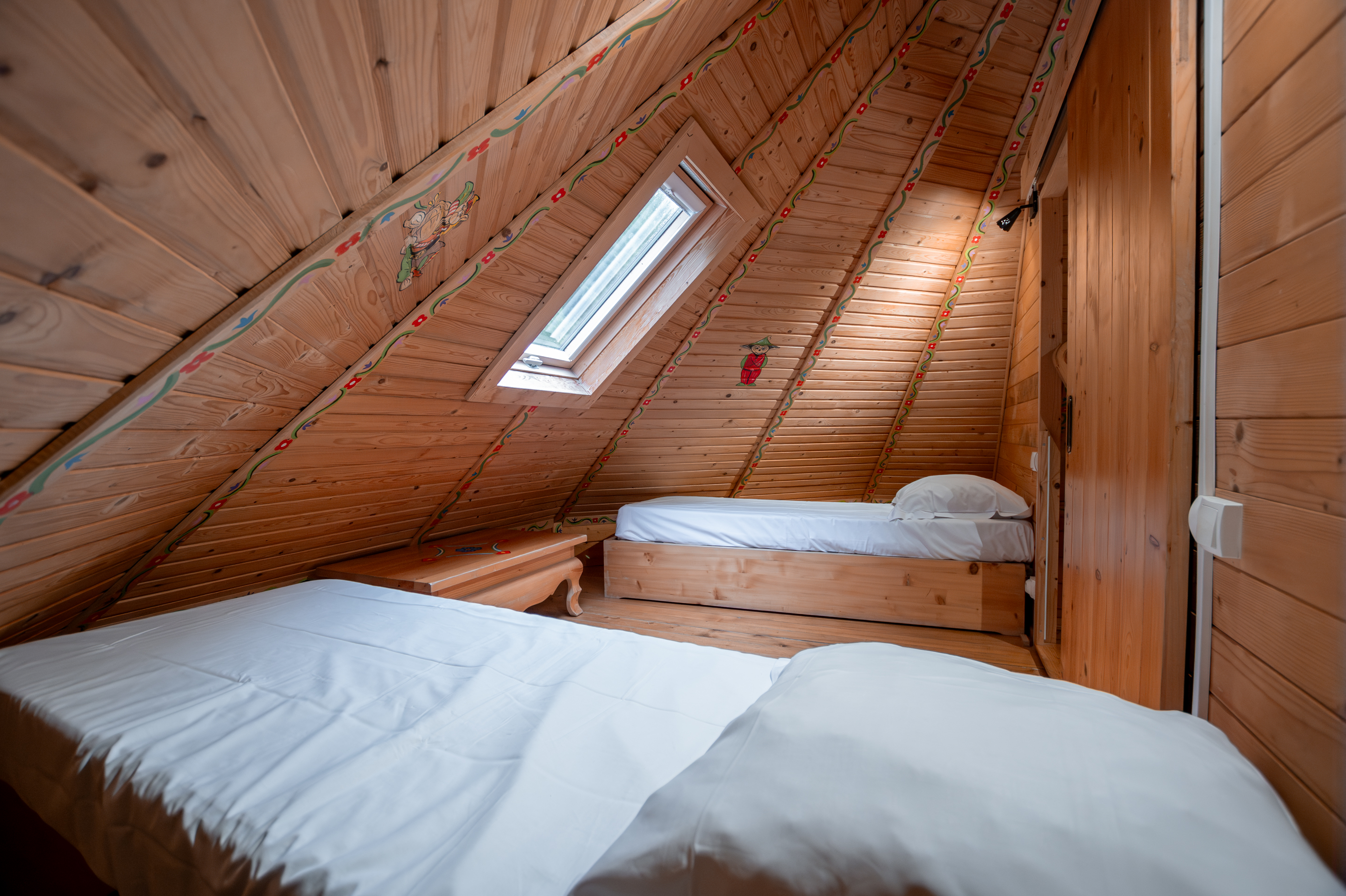 Yourte Isba — Hébergement insolite avec spa à Dienné (Vienne) à Dienné — vue intérieure
