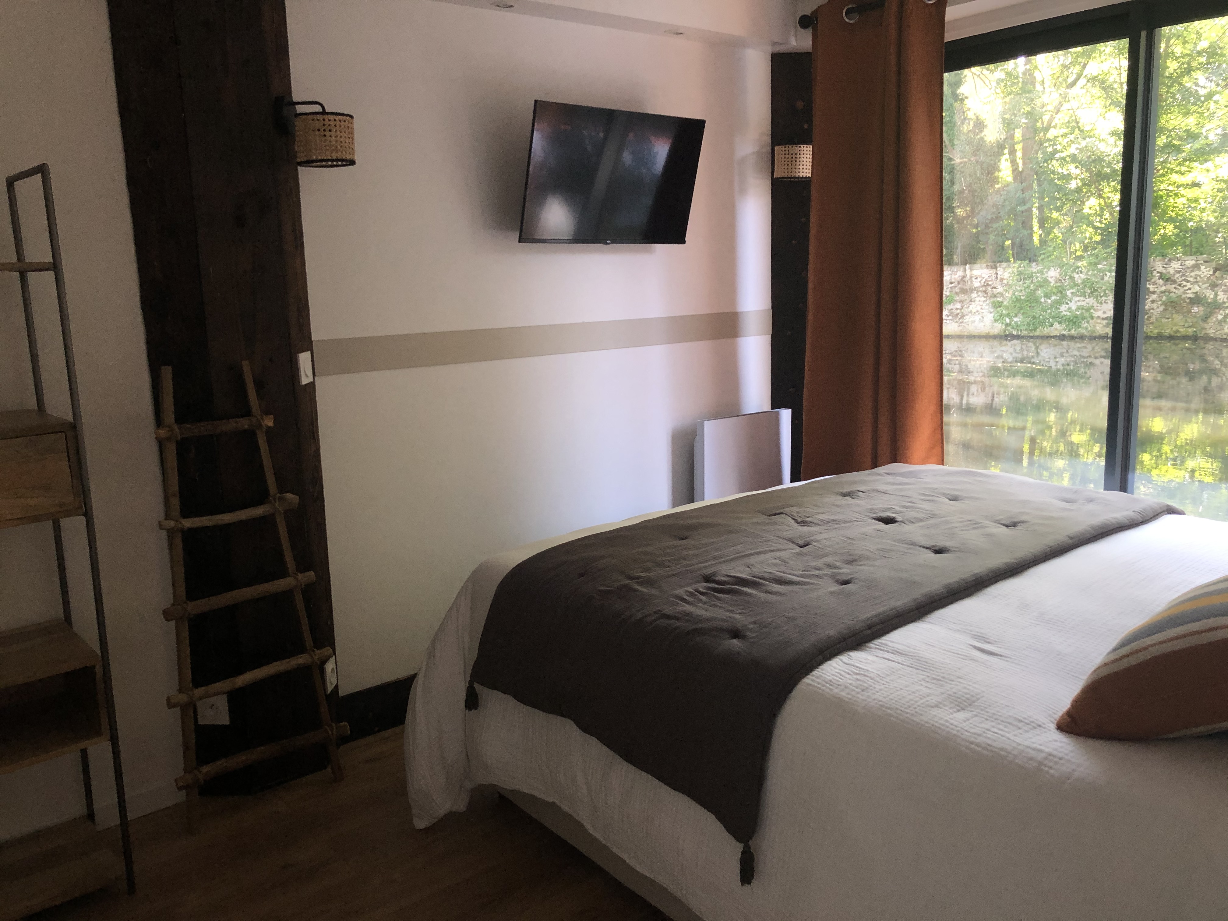 La cabane du pêcheur — Cabane sur pilotis avec spa à Seine-et-Marne à Serris — espace de vie