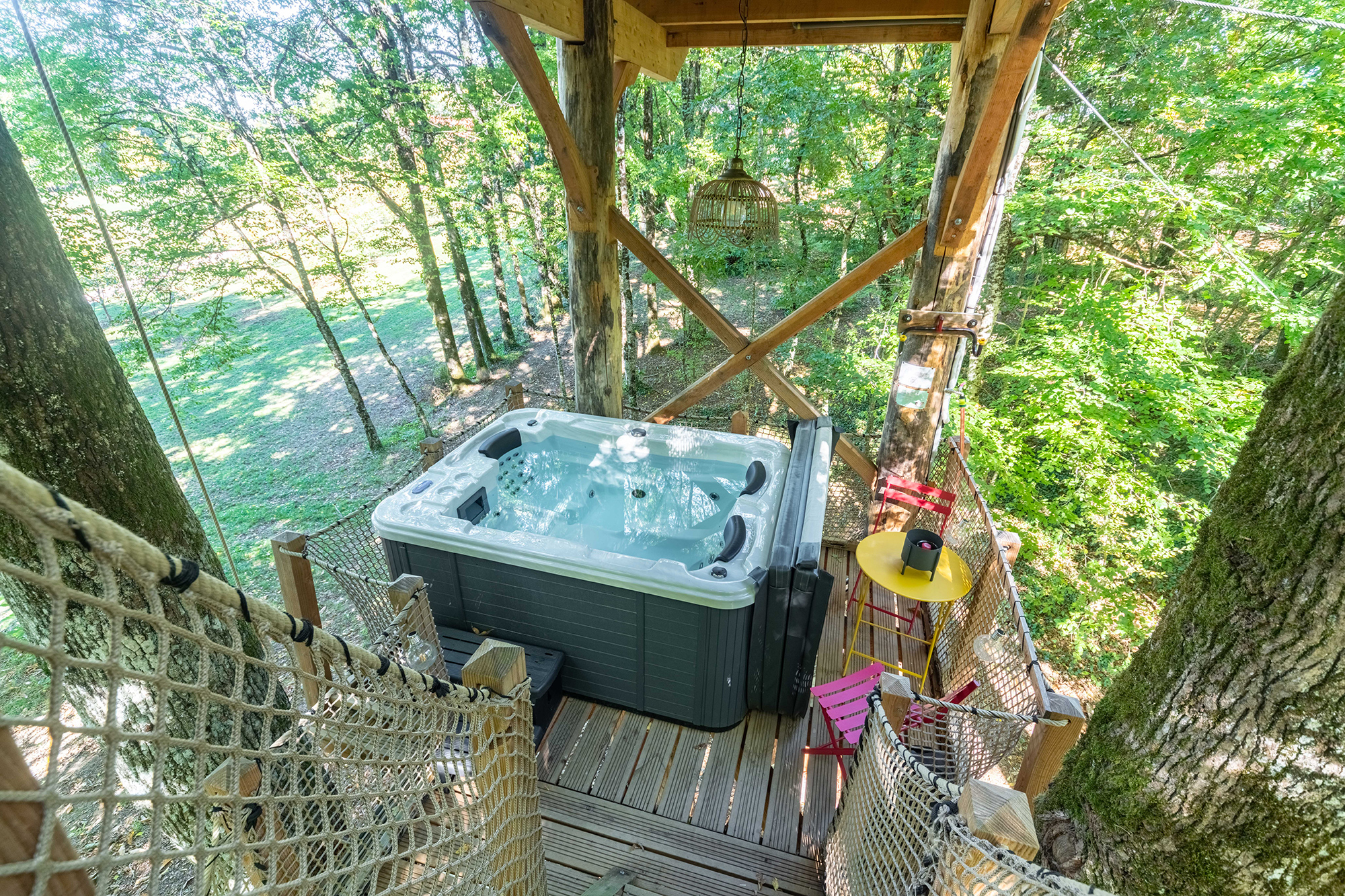 Cabane avec Spa "Cartoon" — Nuit perchée à 8m dans le Lot à Caniac-du-Causse — vue intérieure