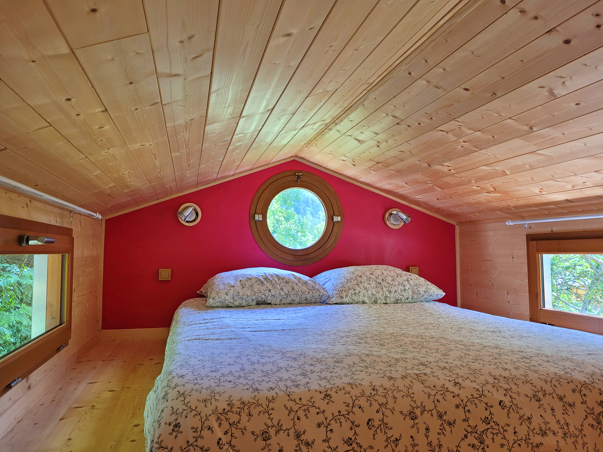 Tiny house Eglantine — Escapade romantique avec spa à Gard à Alès — espace de vie