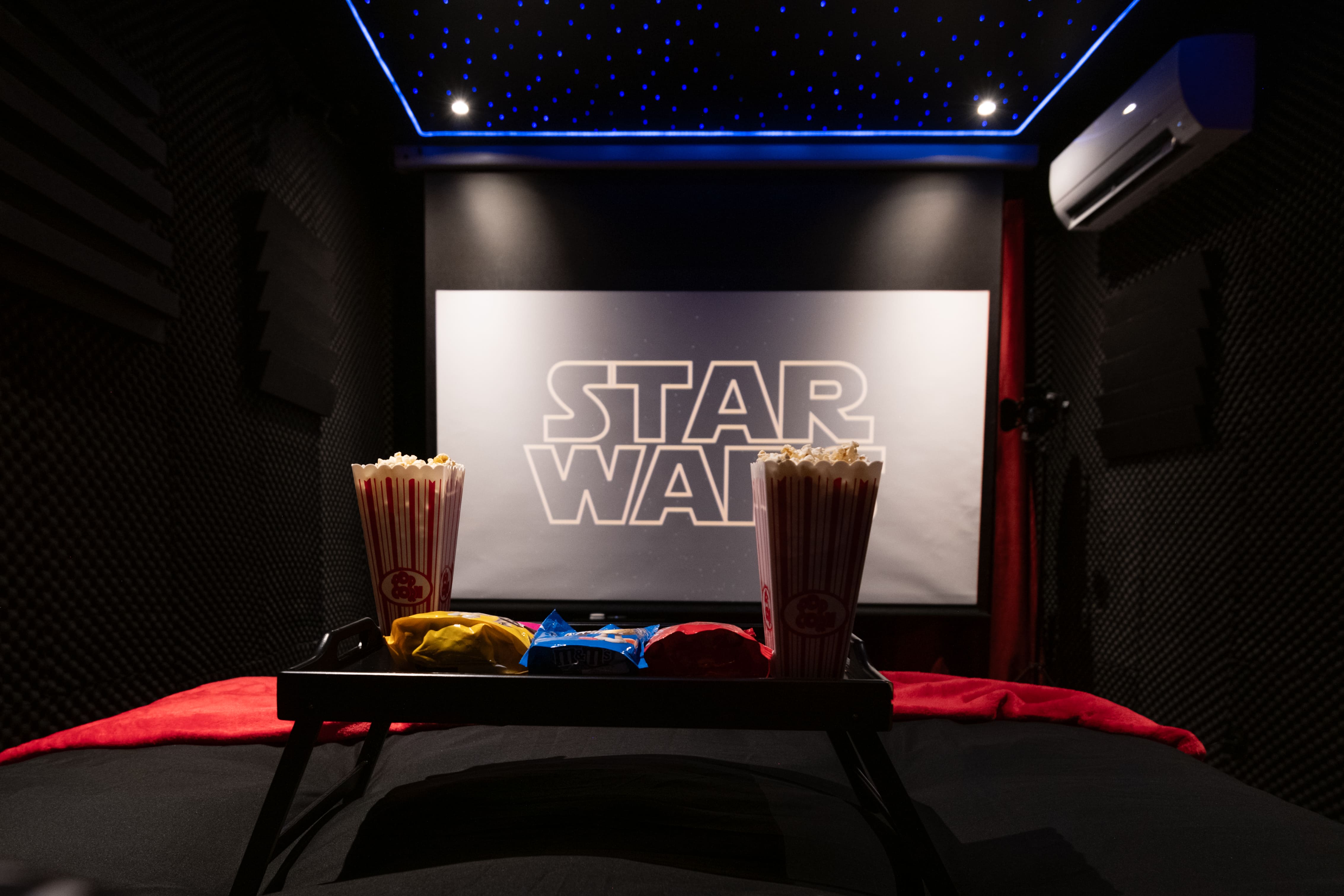 Cinéma Provence — Chambre à thème avec salle de cinéma à Avignon à Avignon — vue depuis la terrasse