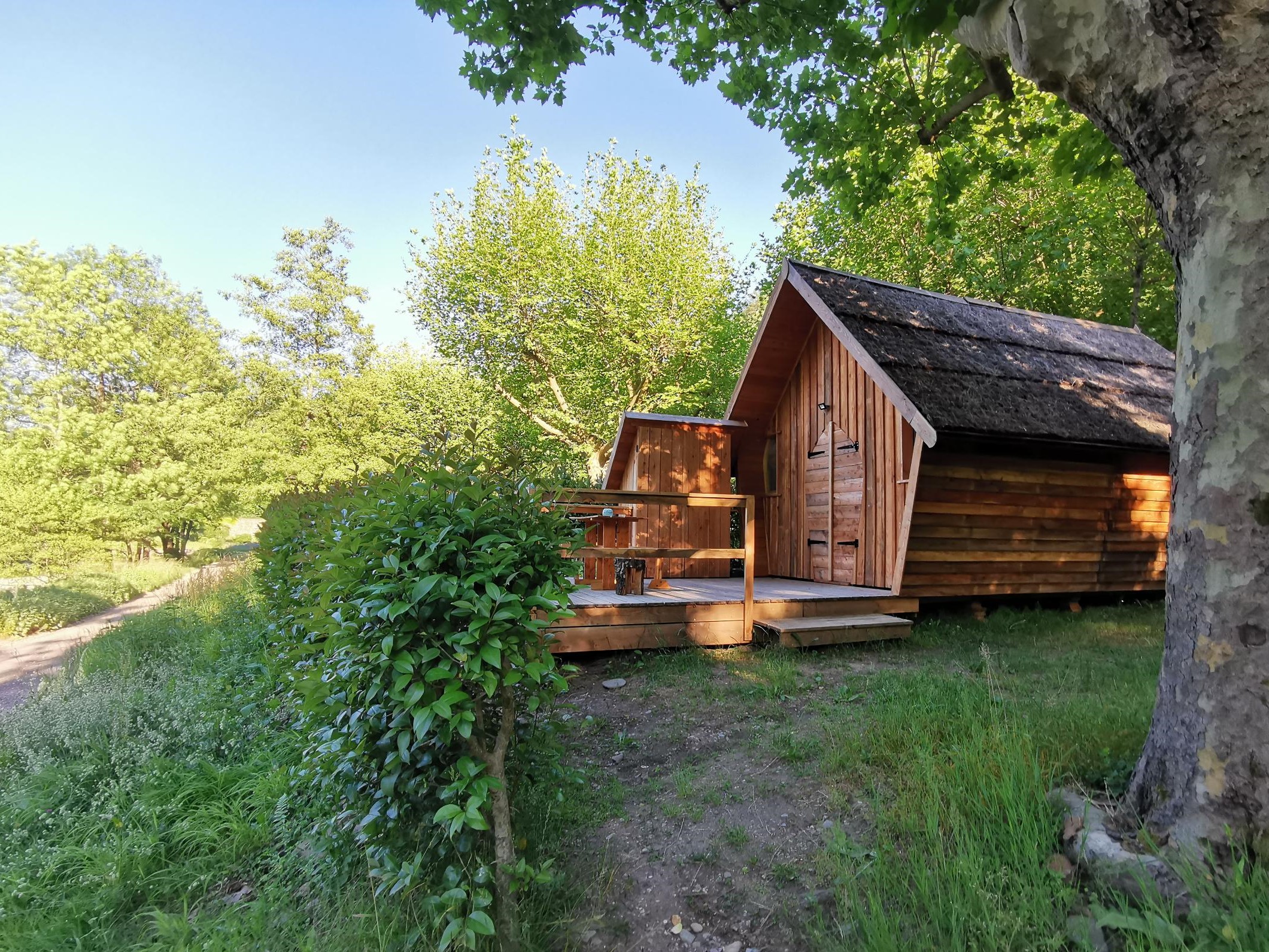 Cabane châtaigne Pellegrine : une évasion au bord de la rivière