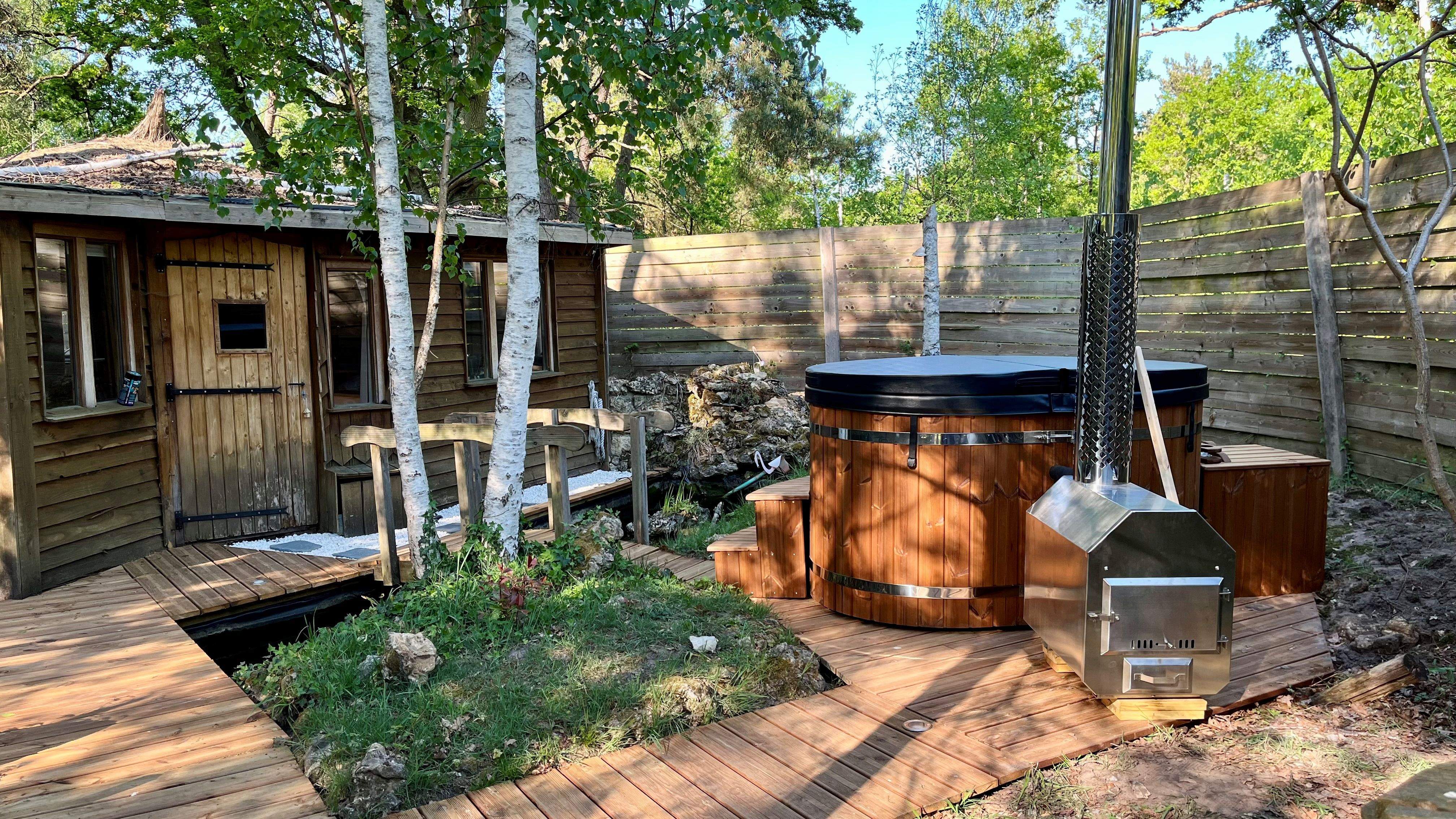 Évasion romantique dans une cabane avec spa en Picardie — Cabane à Fere En Tardenois