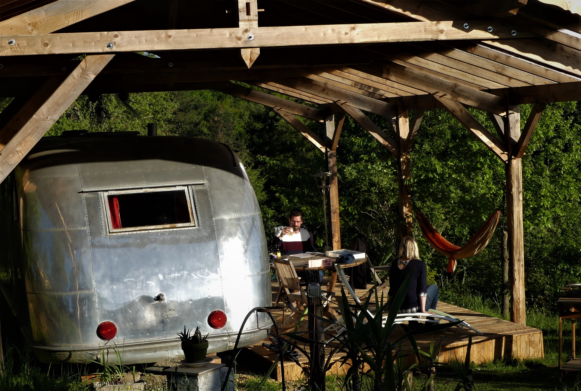 SPARTAN, 1947 — Caravane avec spa à BelRepayre en Ariège à Manses — vue intérieure