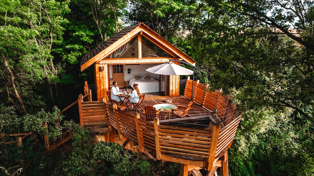 Cabane Spa Céleste : une immersion dans les arbres en Picardie